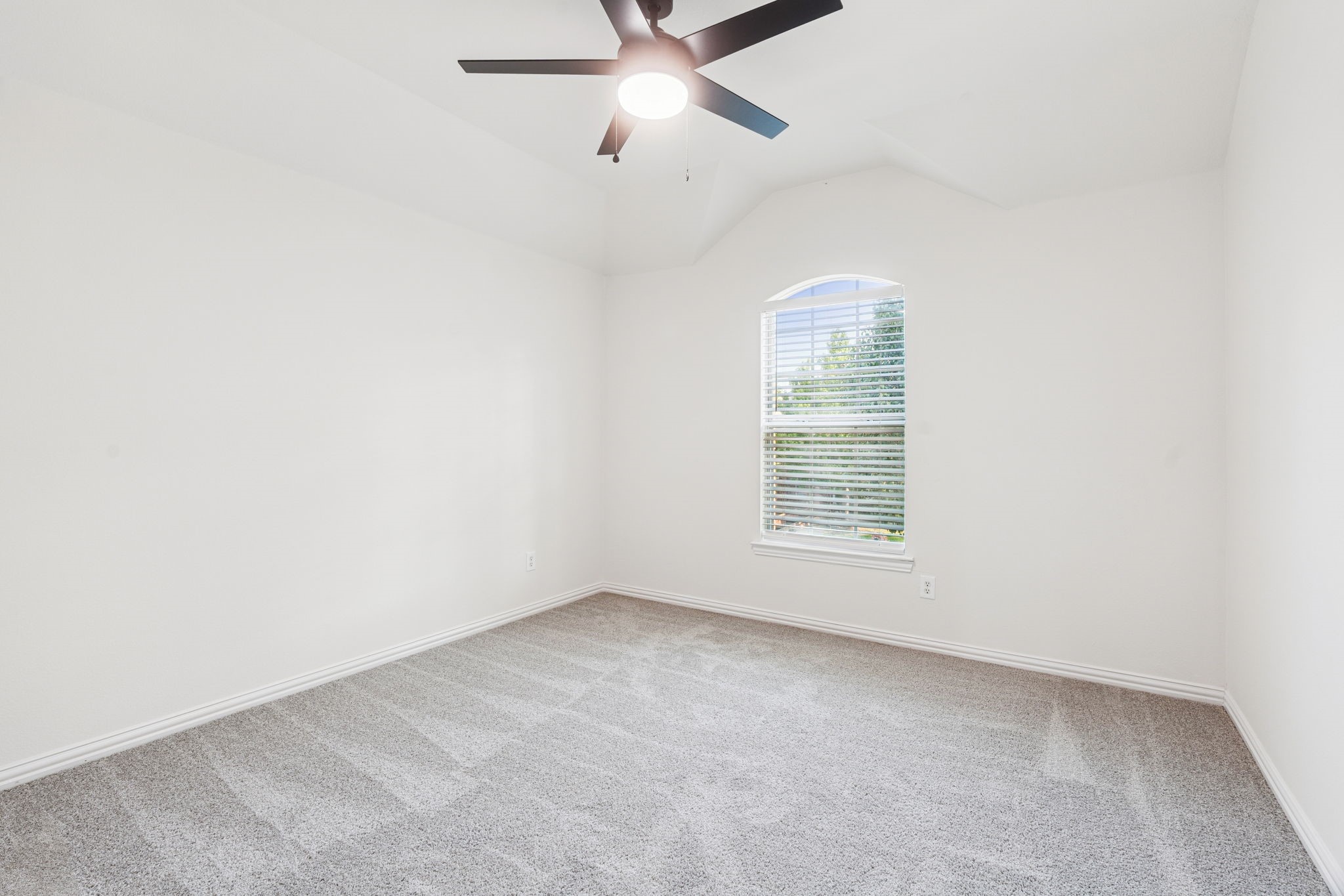 1211 Vineland Court