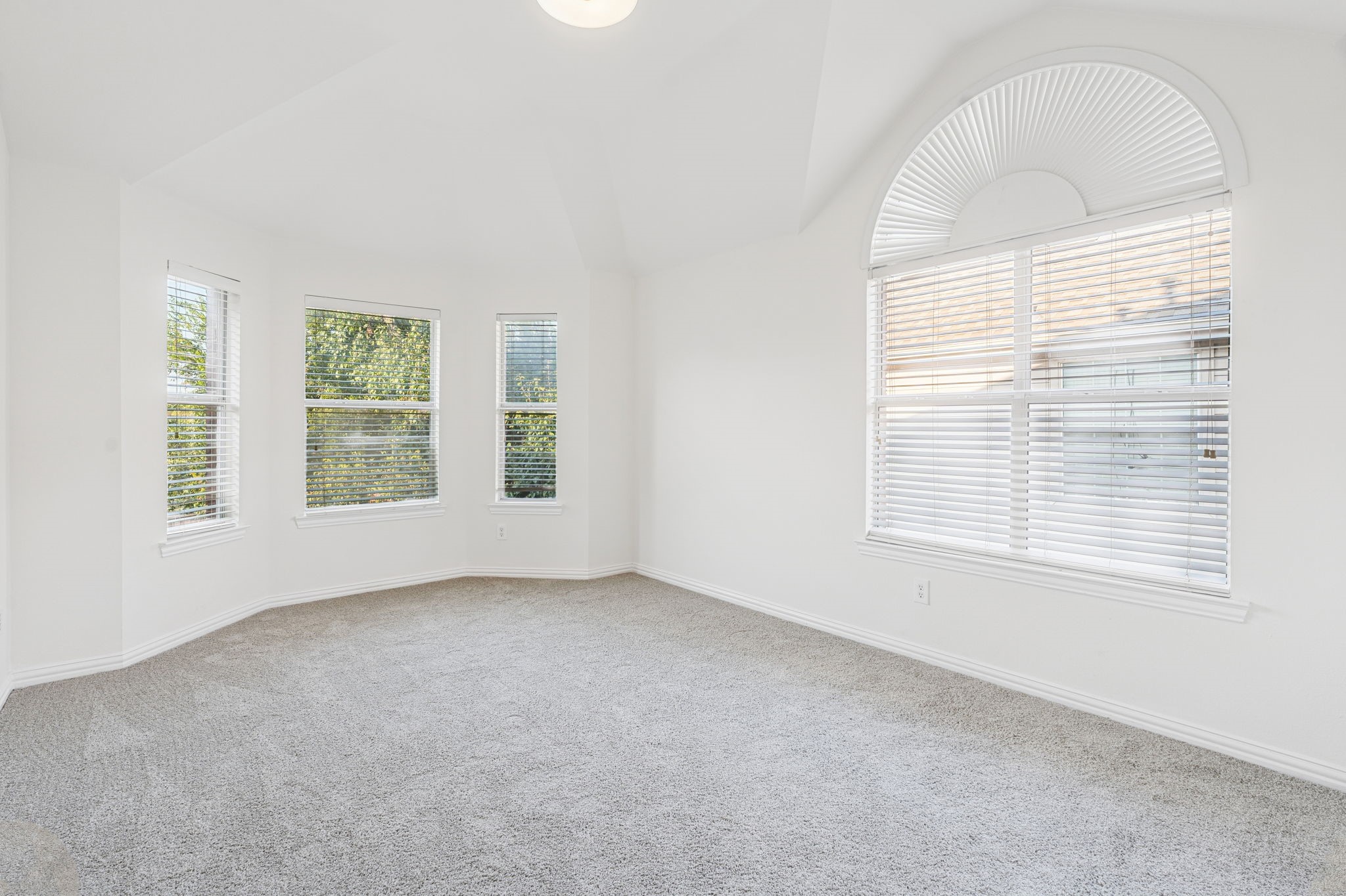 1211 Vineland Court