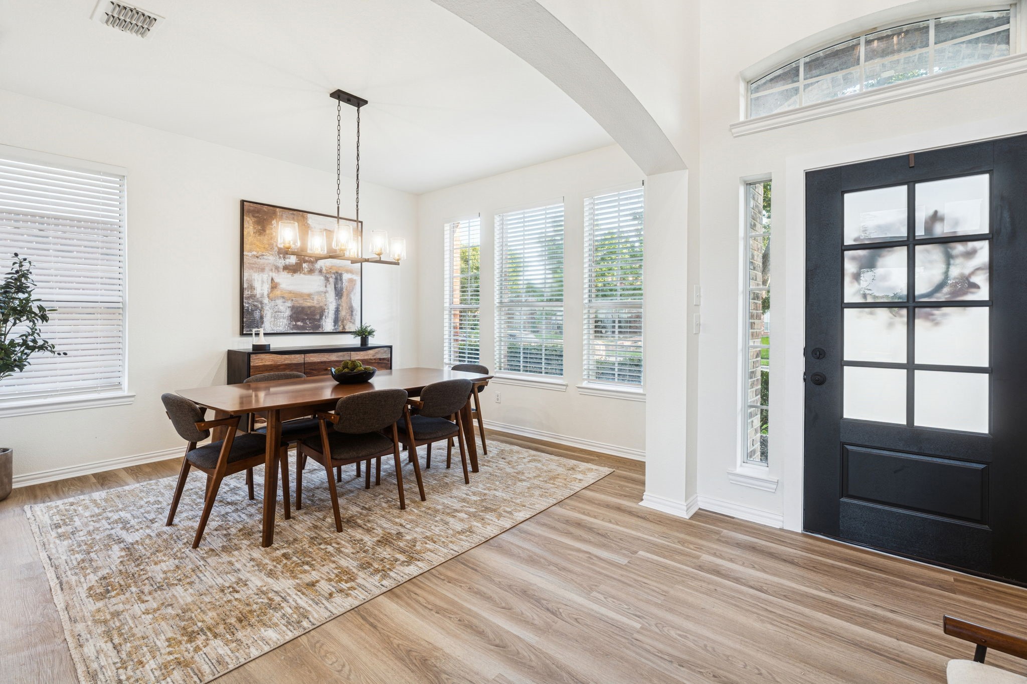 1211 Vineland Court