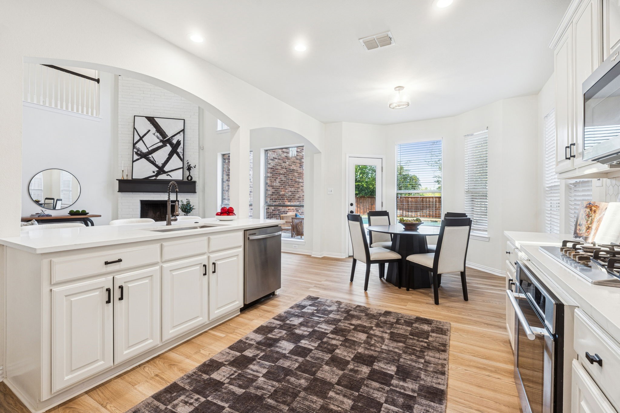 1211 Vineland Court