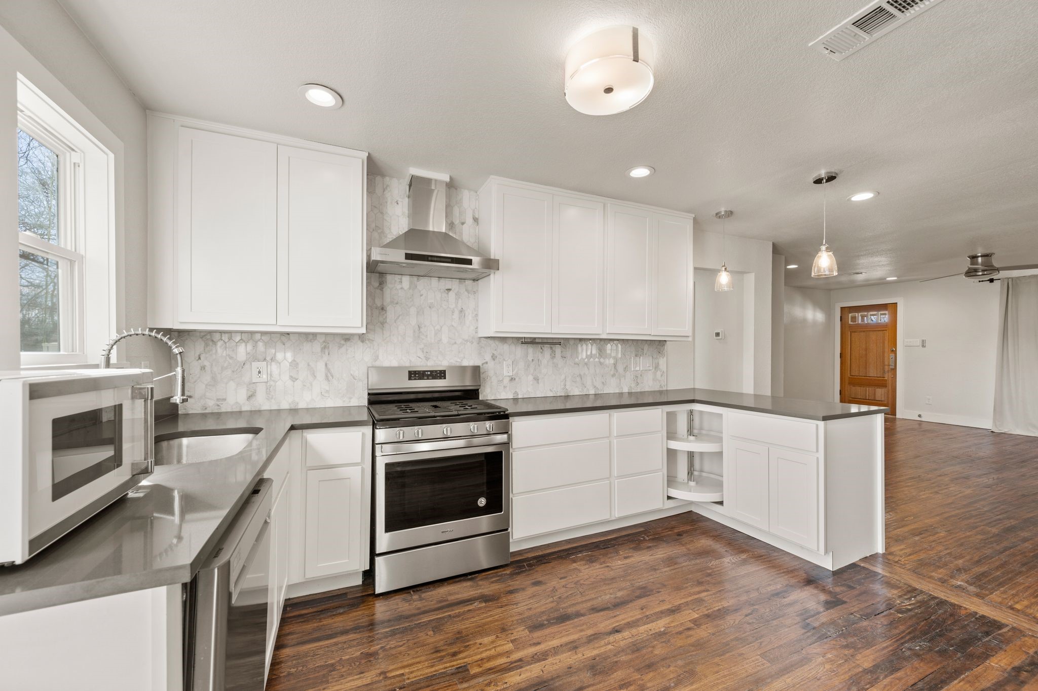 3809 Carolyn Road