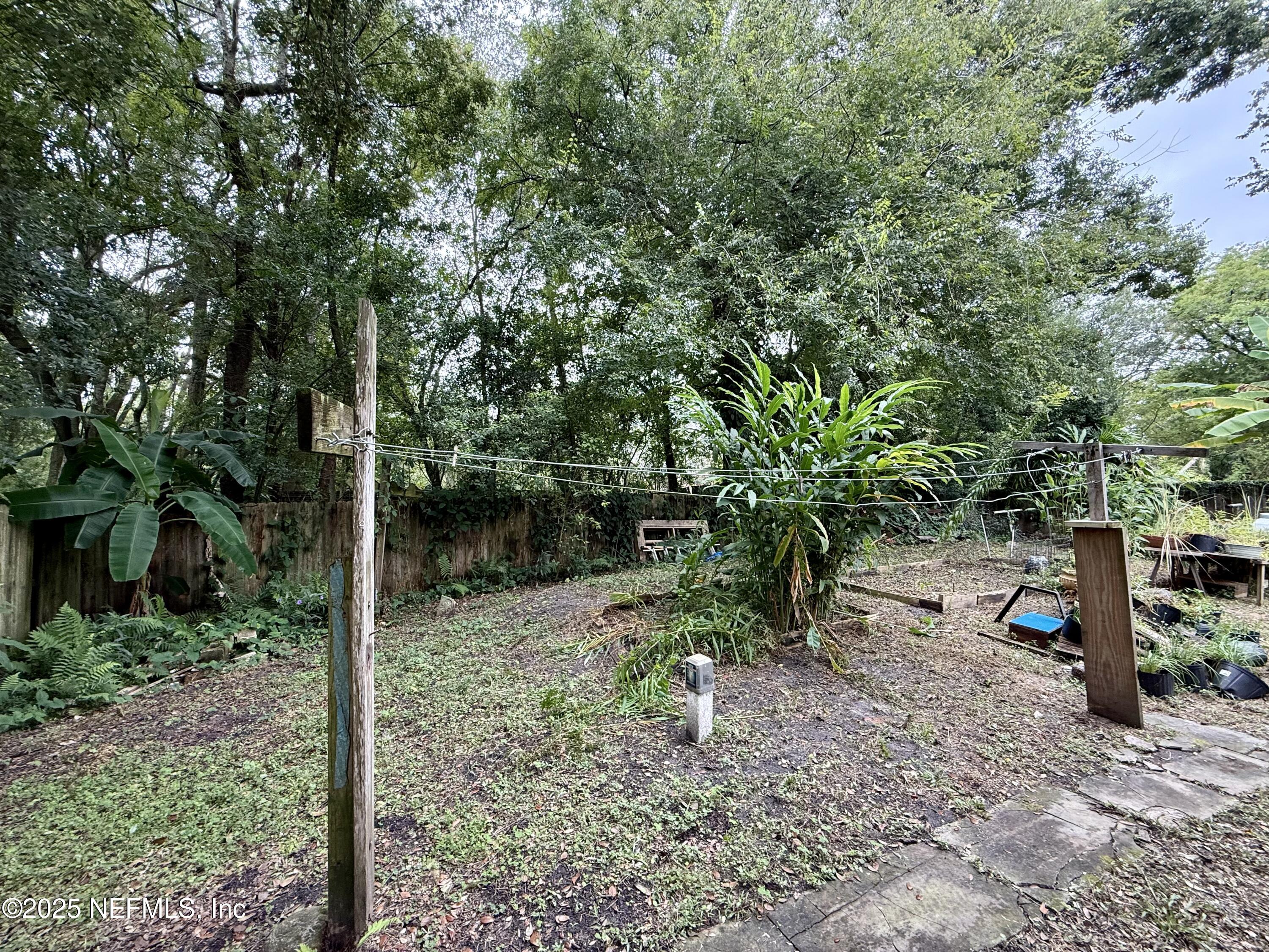 648 LUNA Court