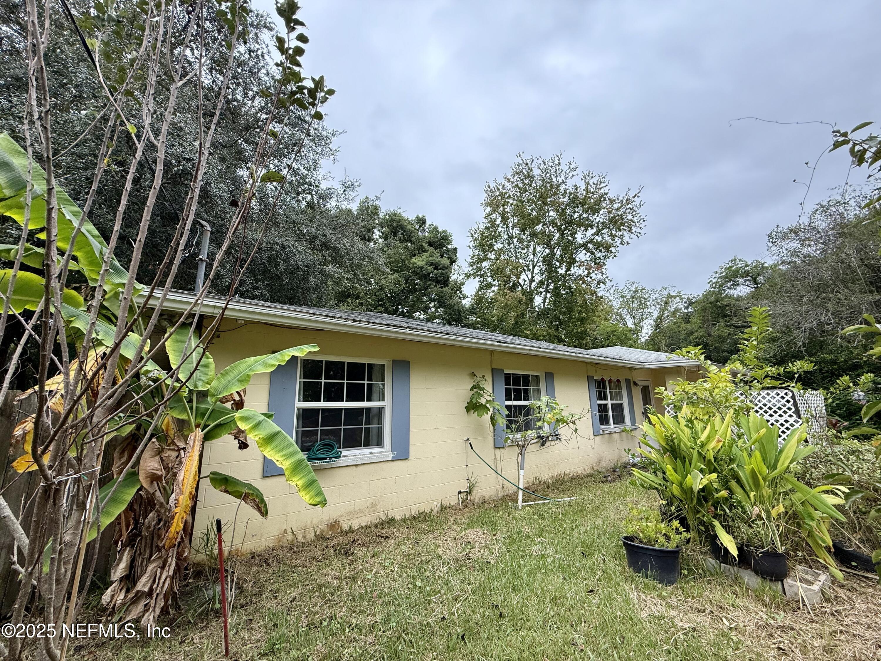 648 LUNA Court
