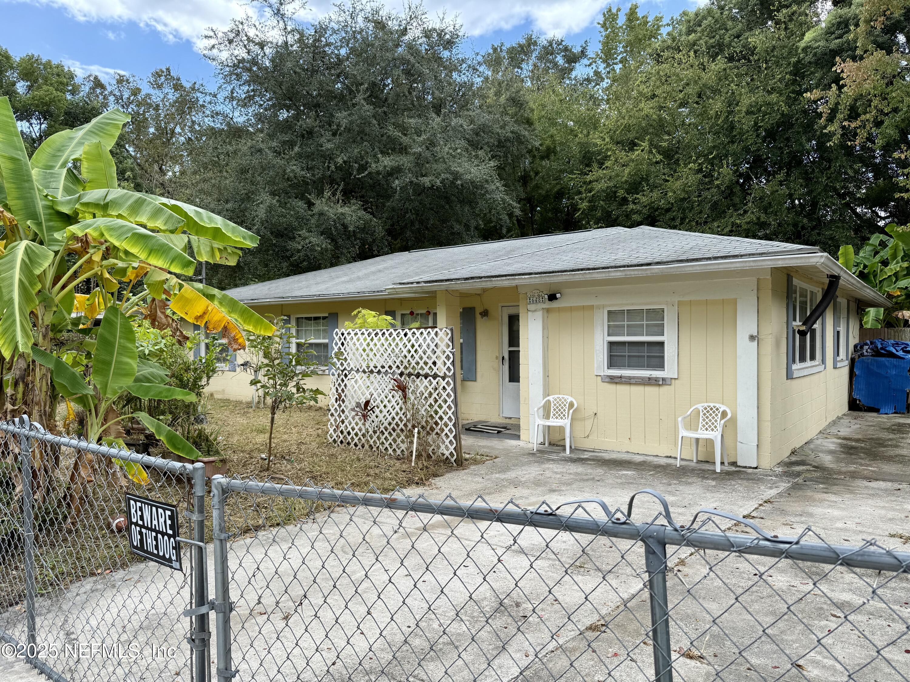 648 LUNA Court