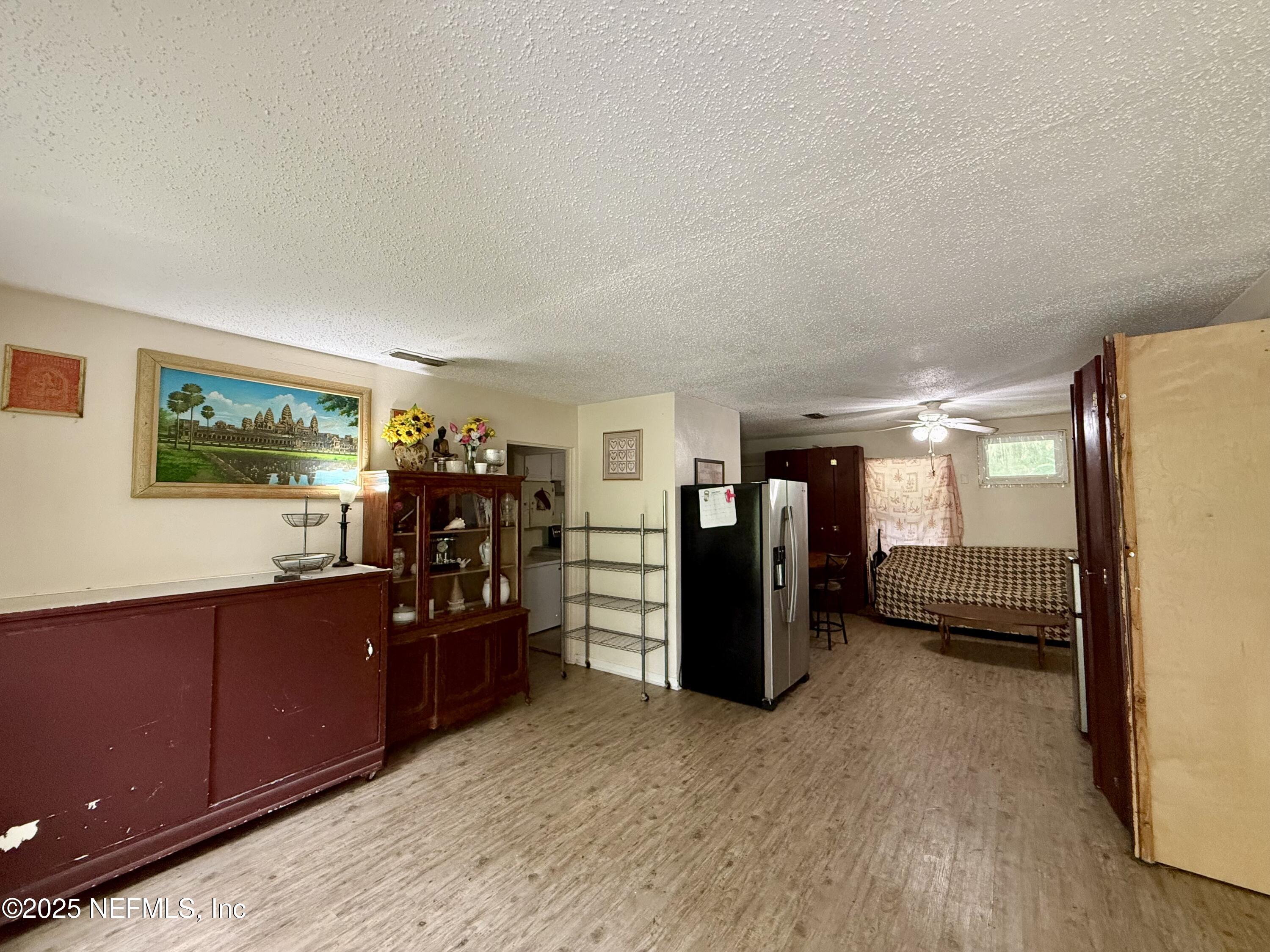 648 LUNA Court