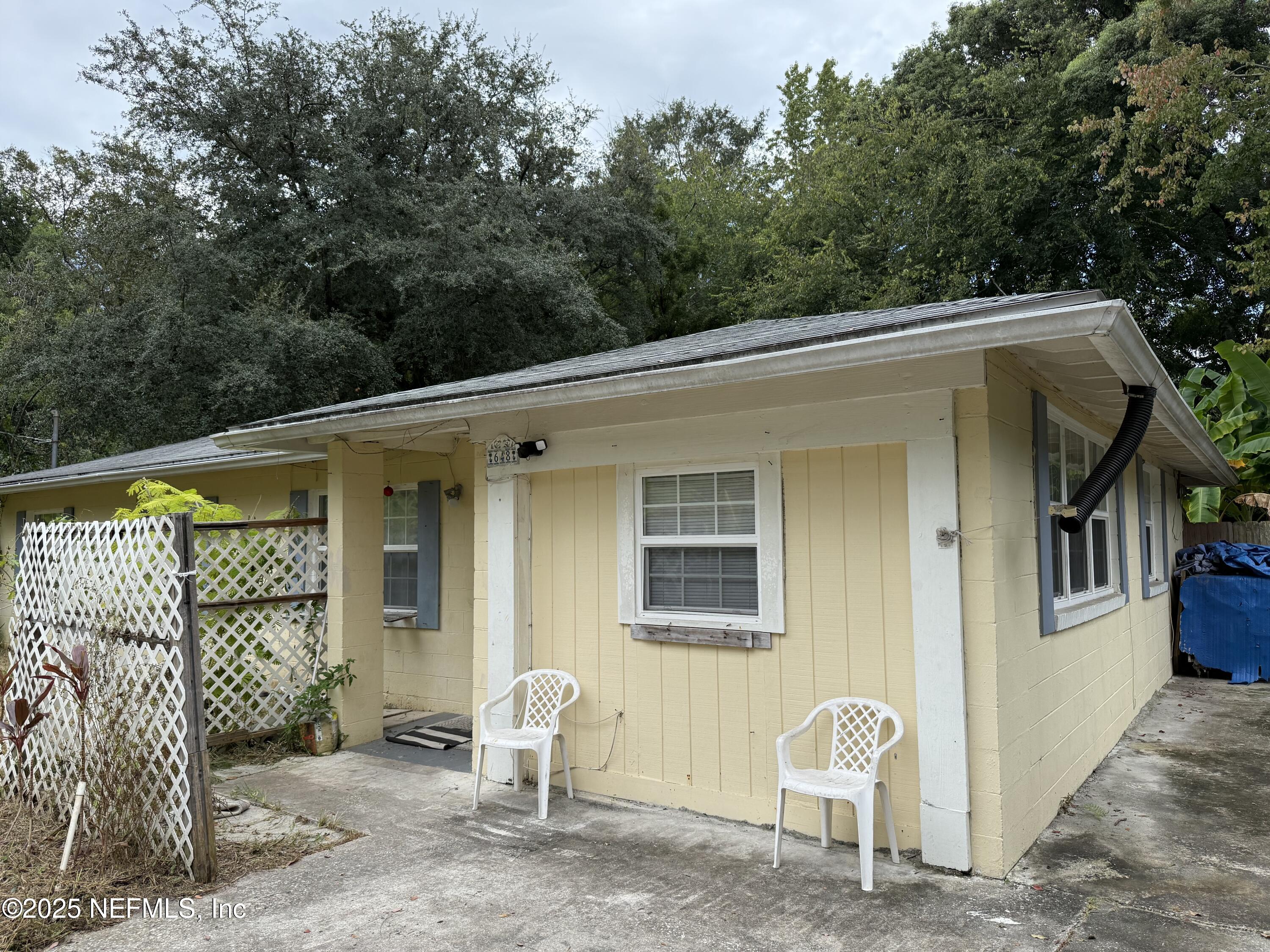 648 LUNA Court