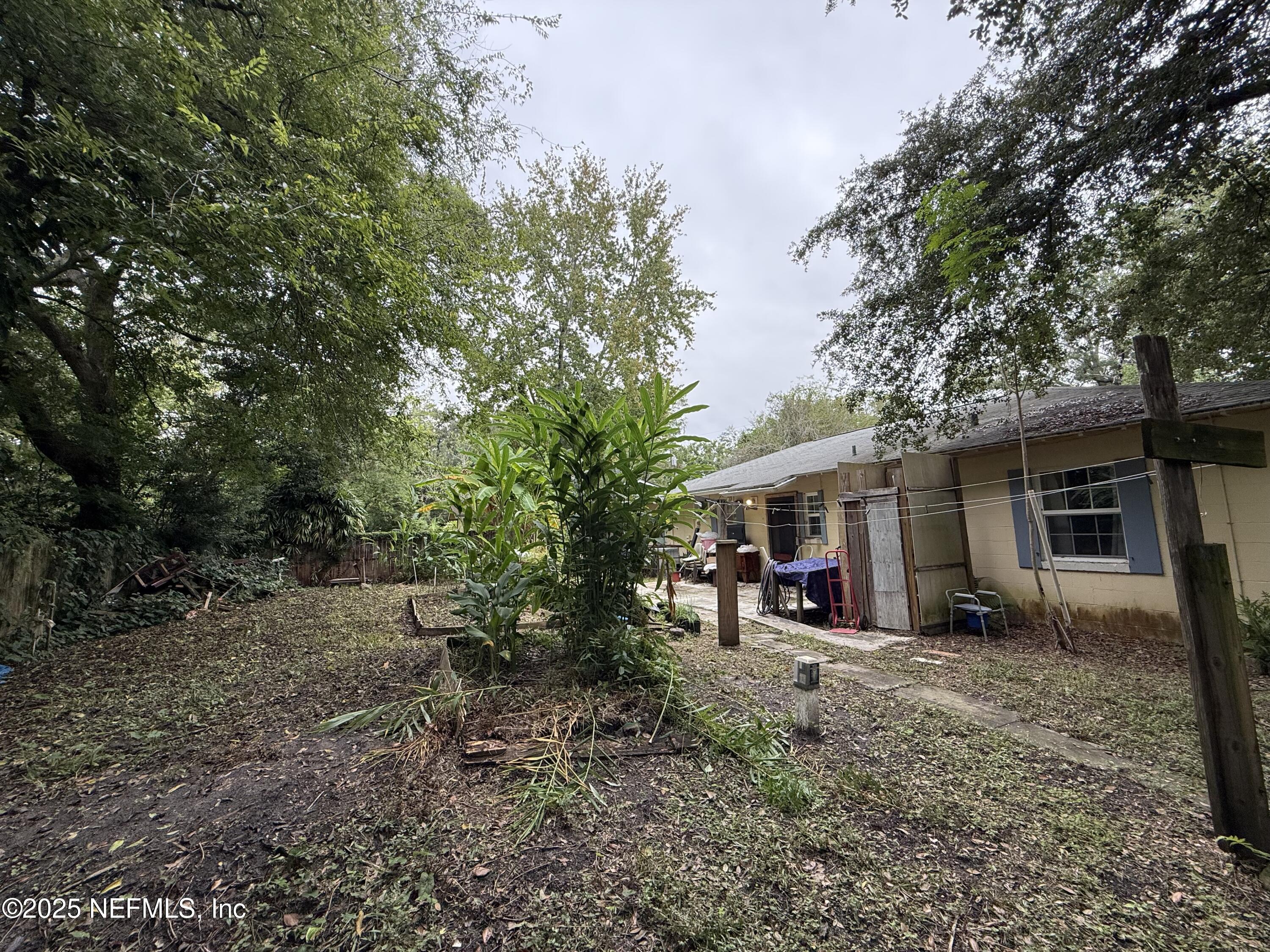 648 LUNA Court