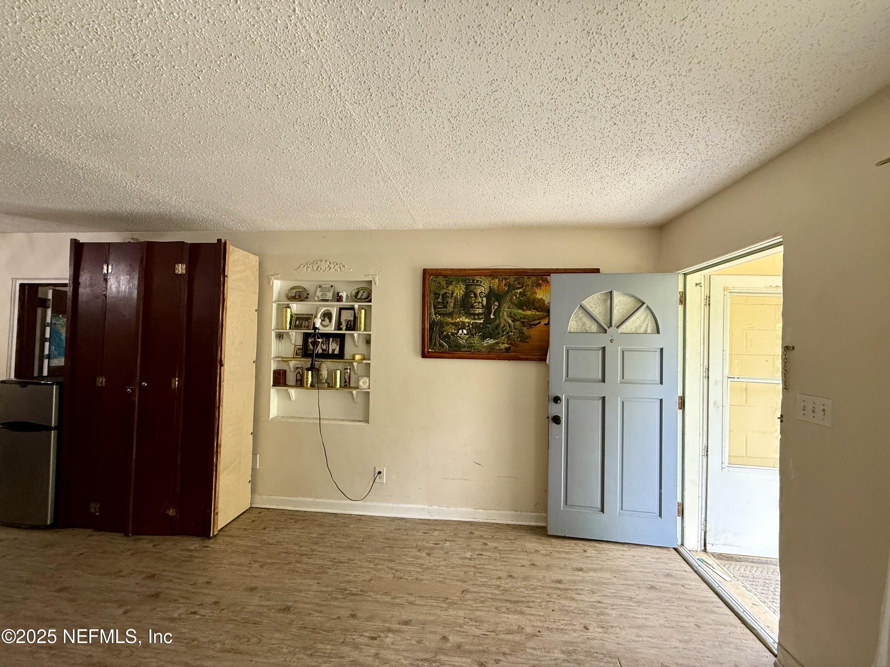 648 LUNA Court
