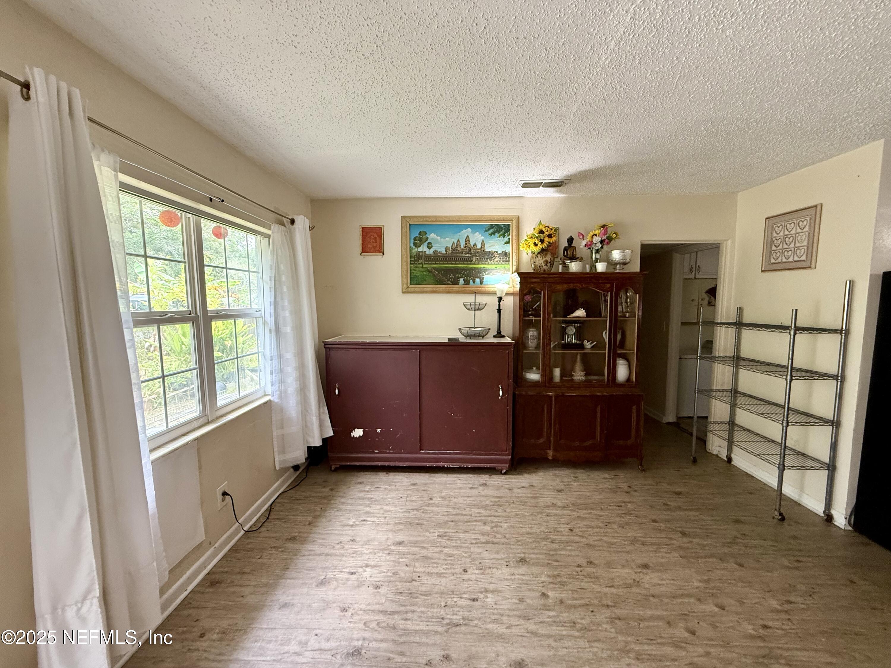 648 LUNA Court