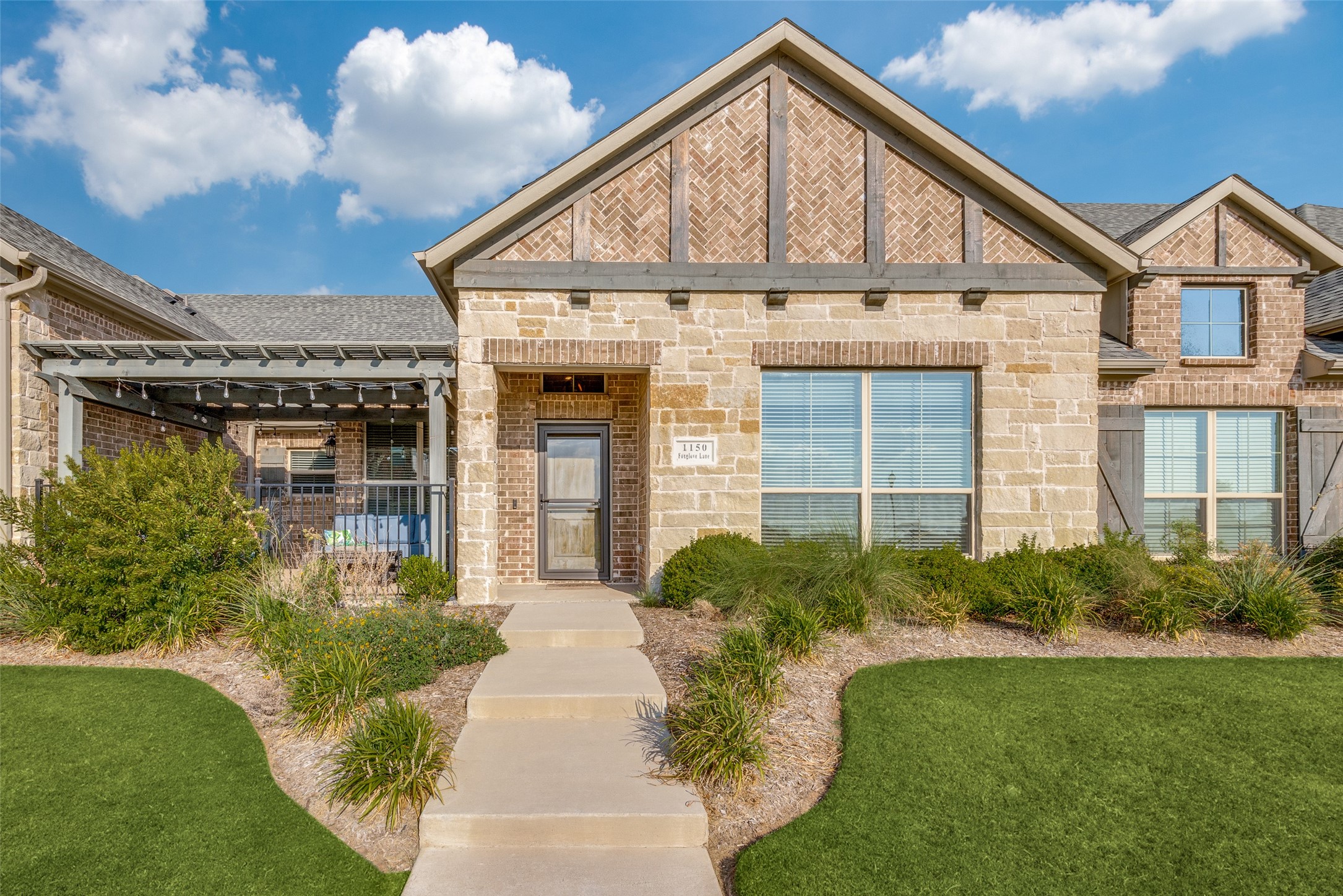 1150 Foxglove Lane
