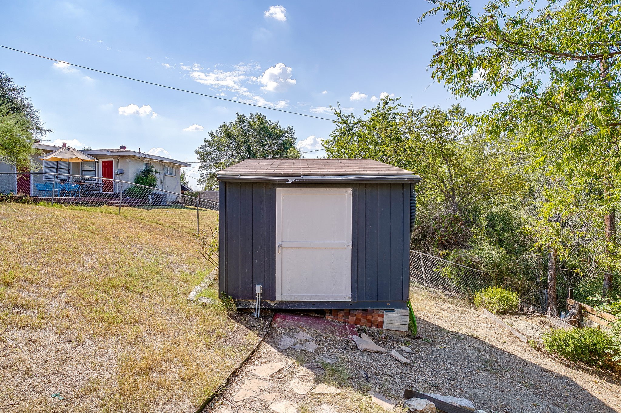 3904 Eldridge Street