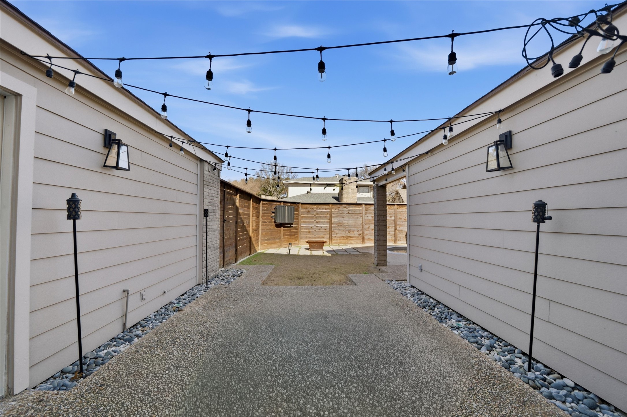 3313 Overland Drive