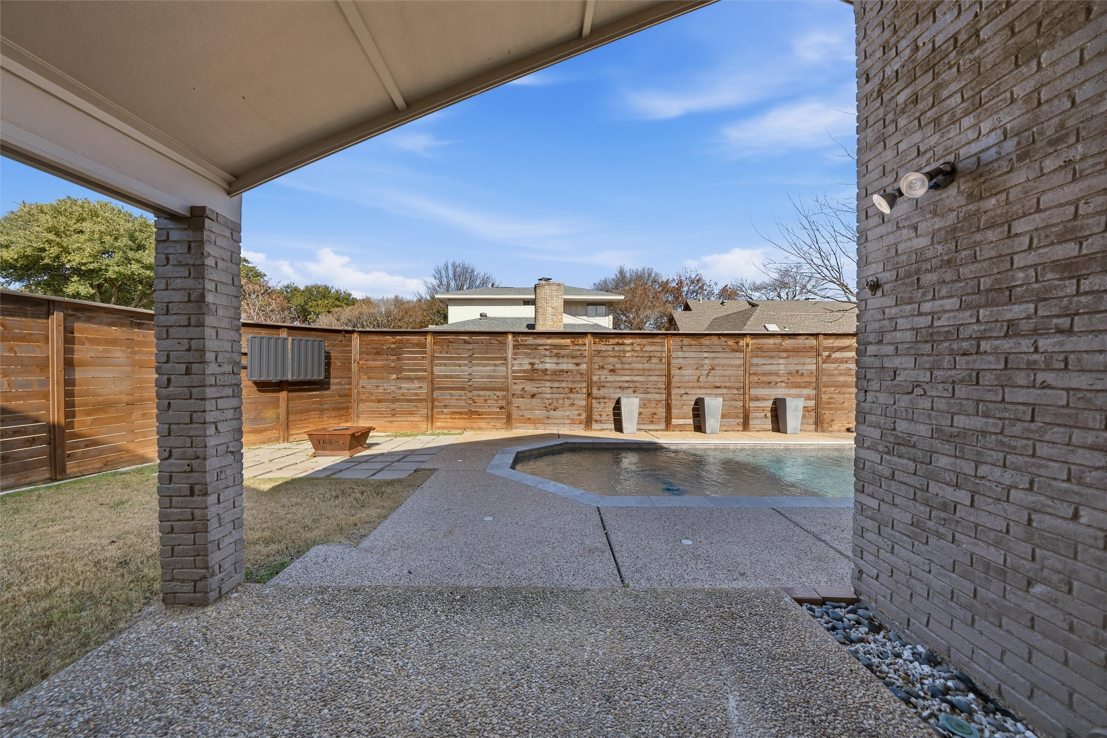 3313 Overland Drive
