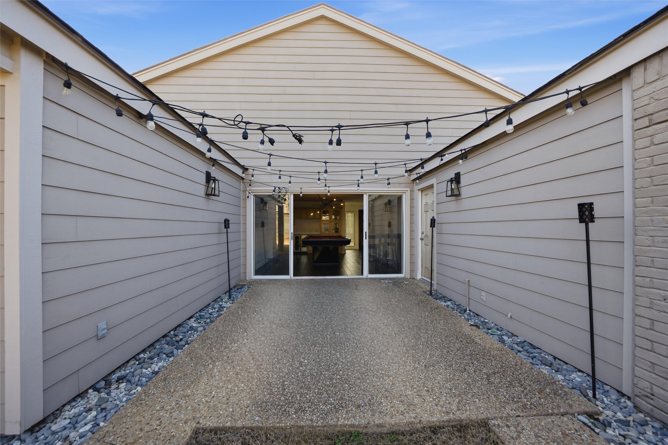 3313 Overland Drive
