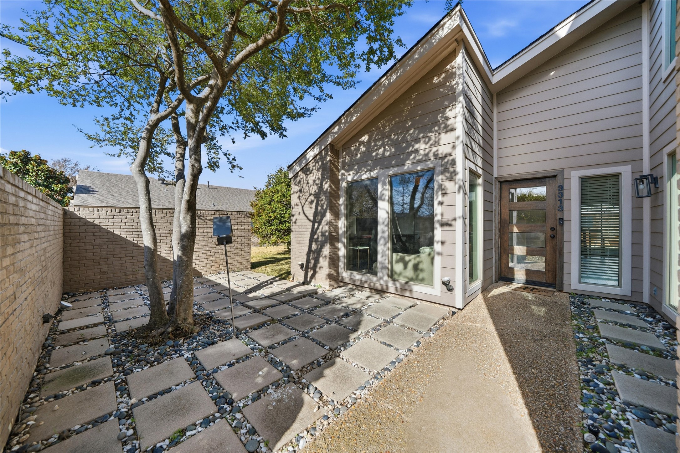 3313 Overland Drive