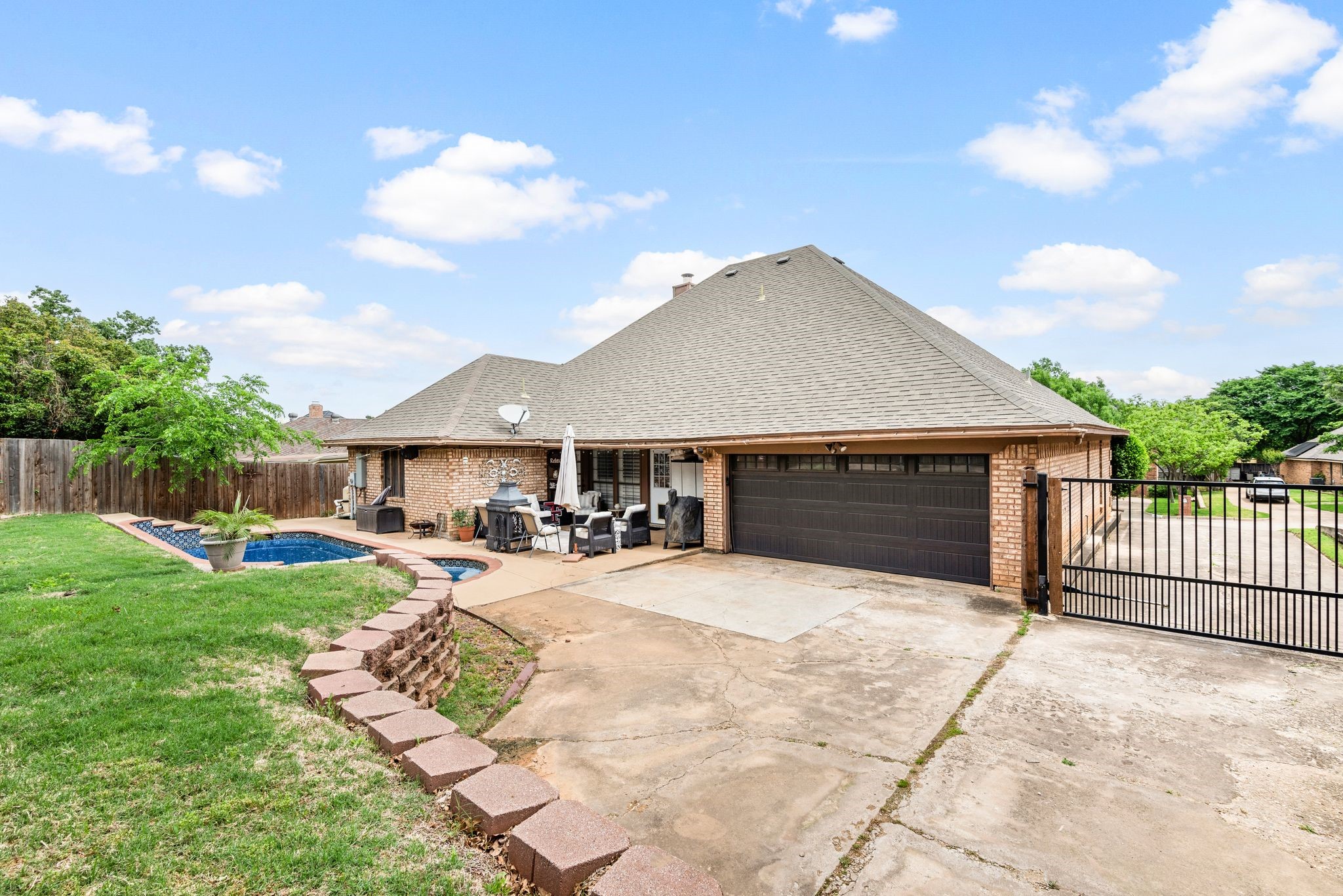 3229 David Drive