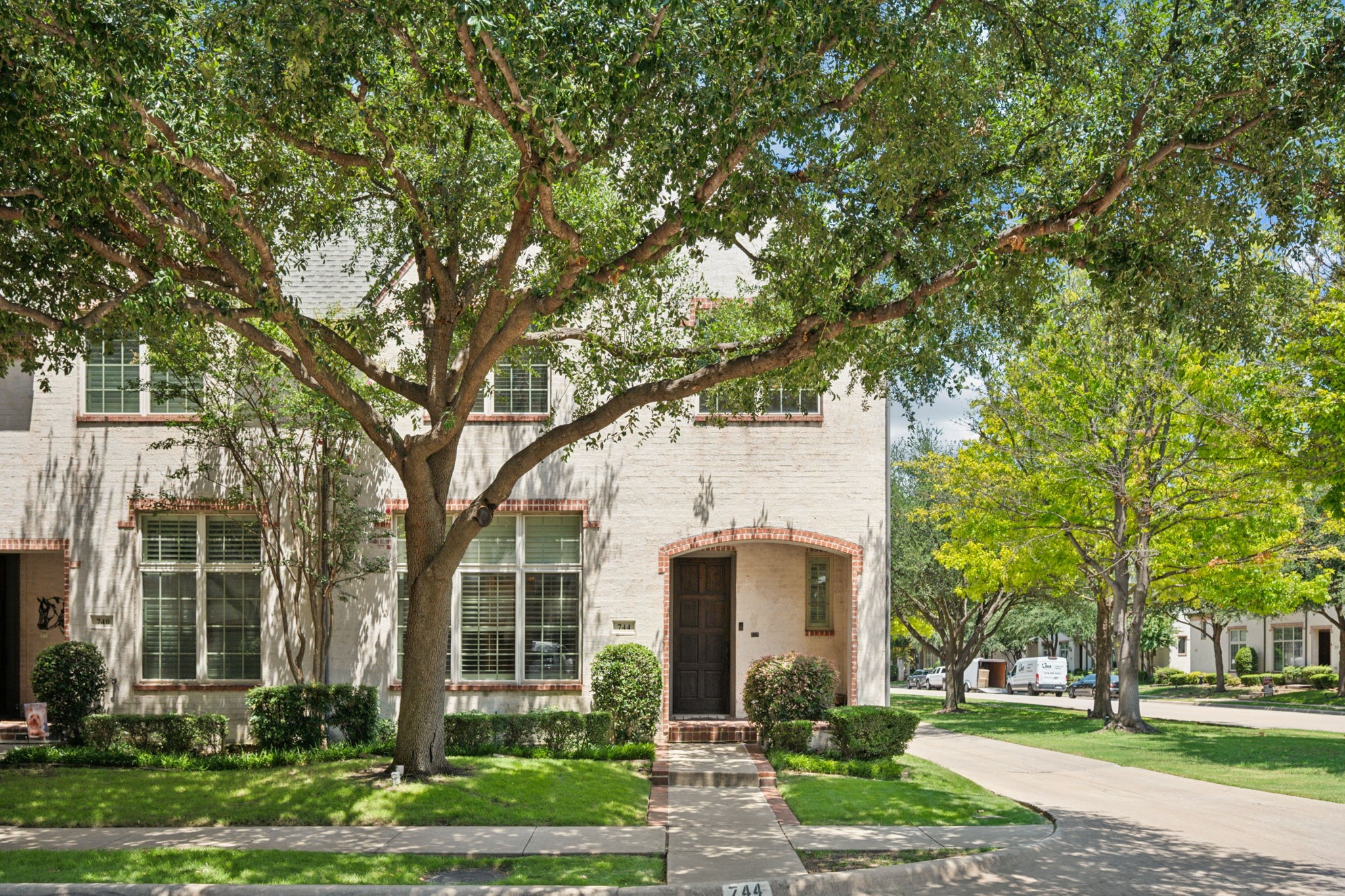 744 Snowshill Trail