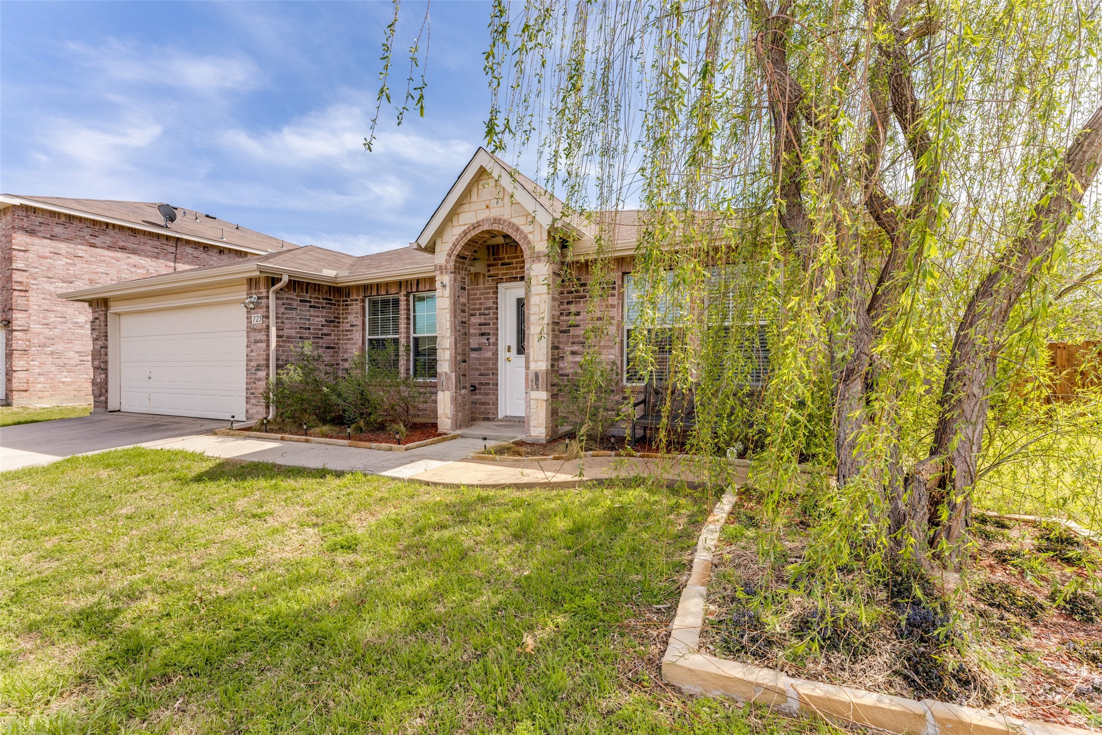 725 Redwing Drive