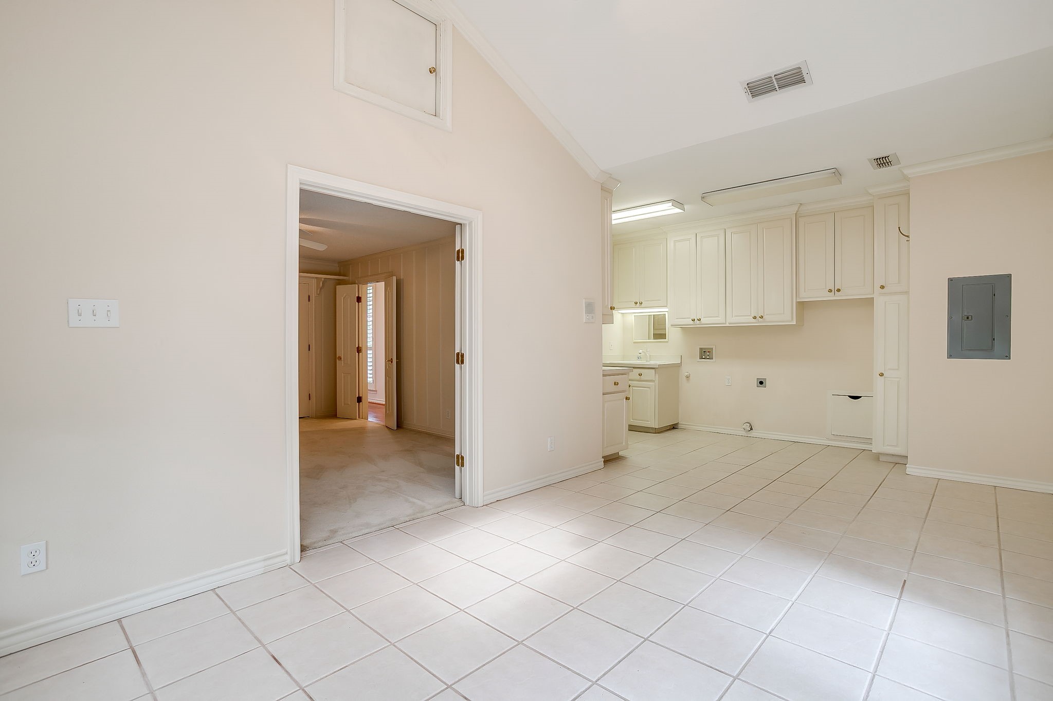 2215 California Lane