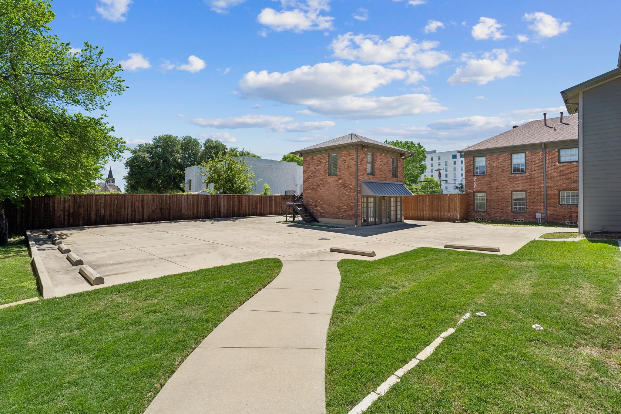 4112 Swiss Avenue