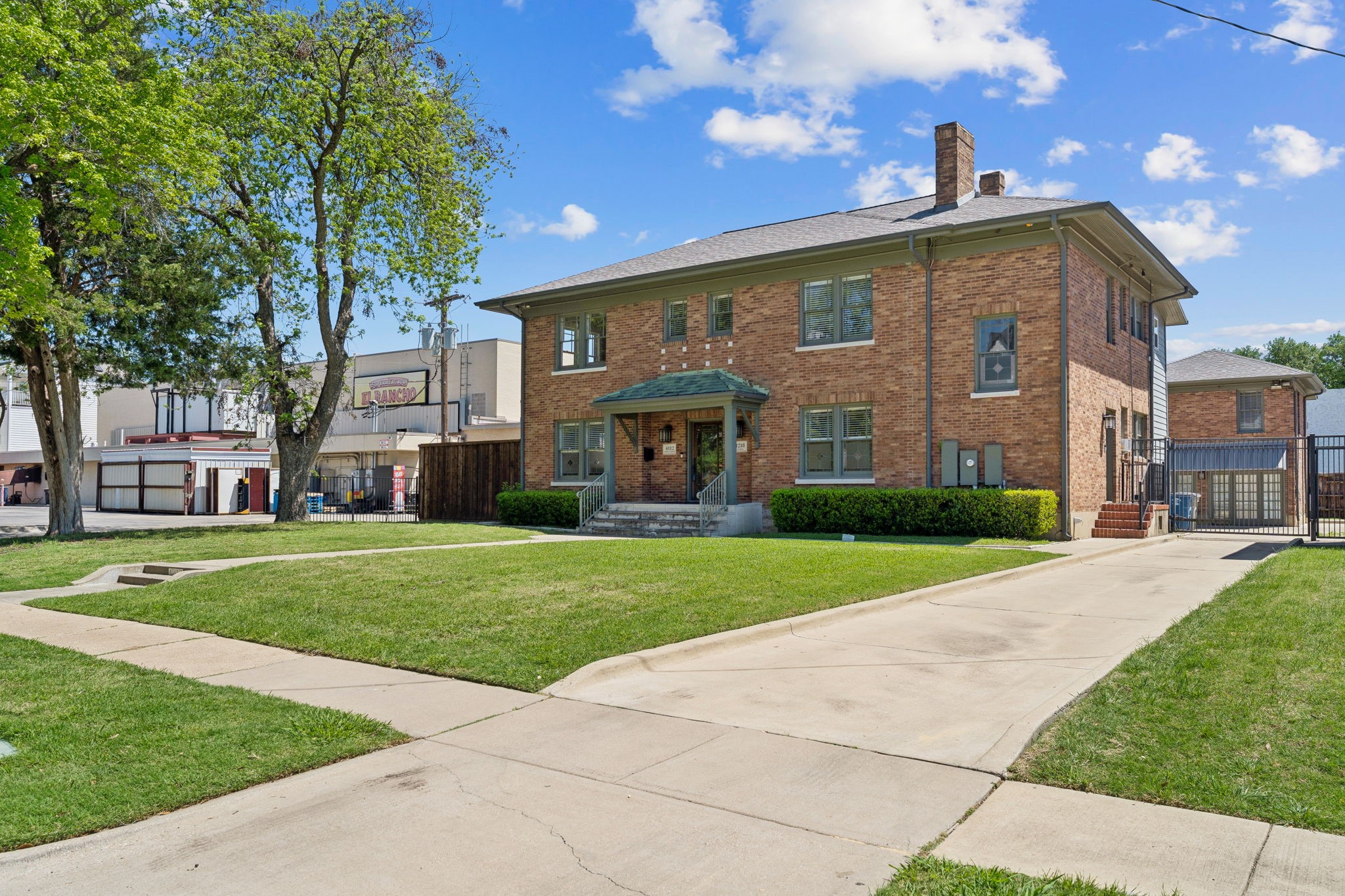 4112 Swiss Avenue