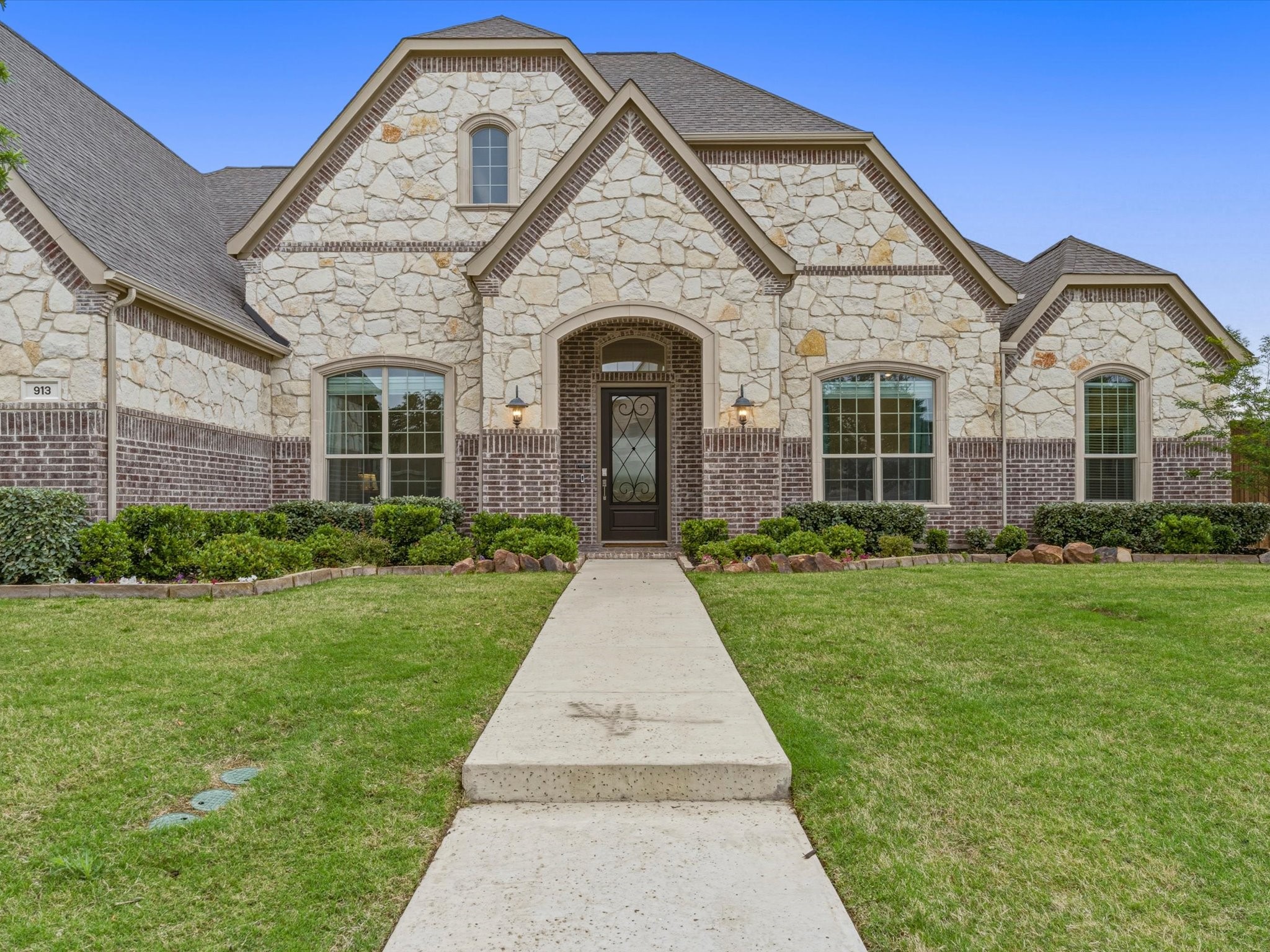 913 Bluebonnet Drive