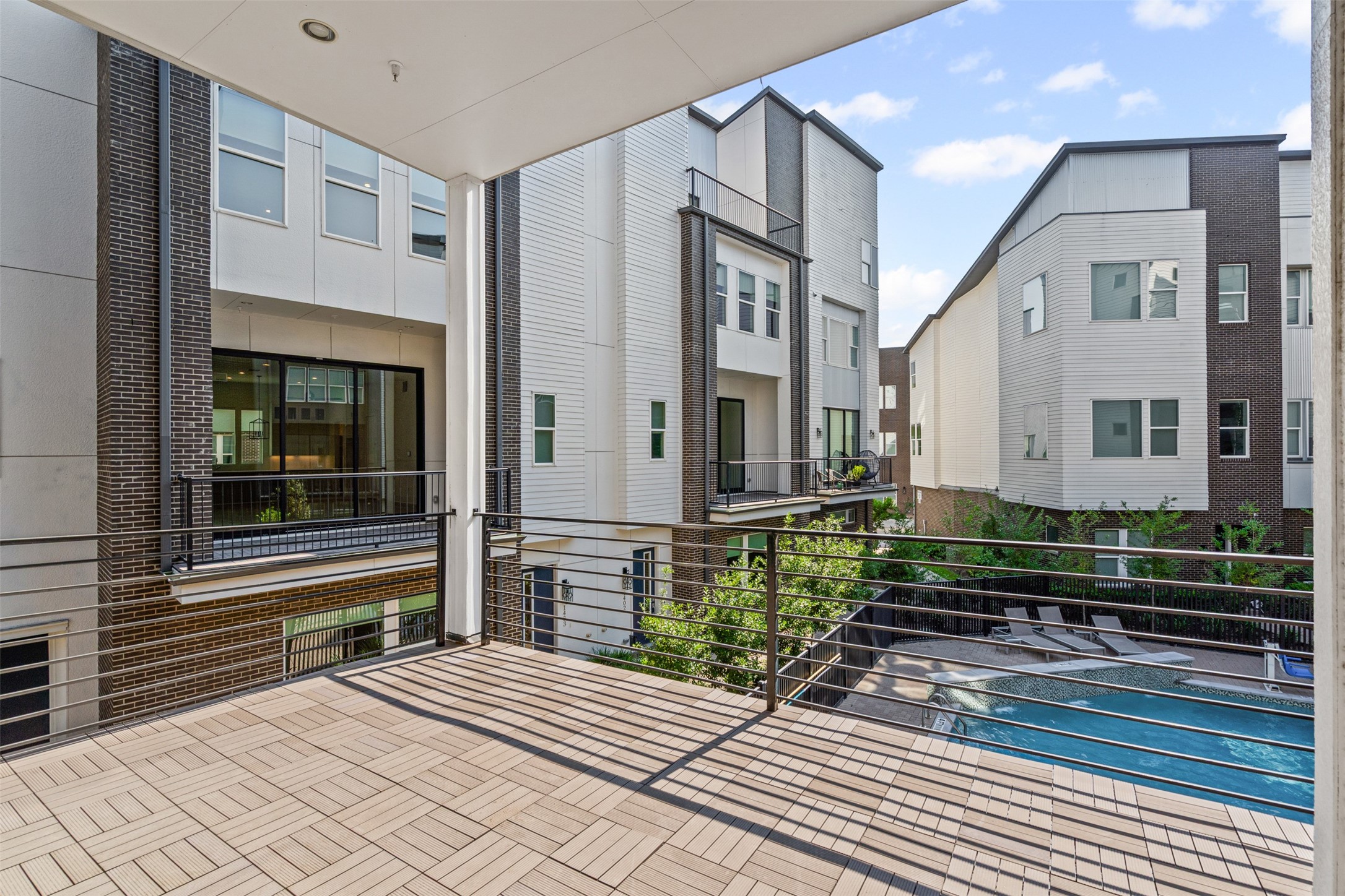 381 E Greenbriar Lane 501