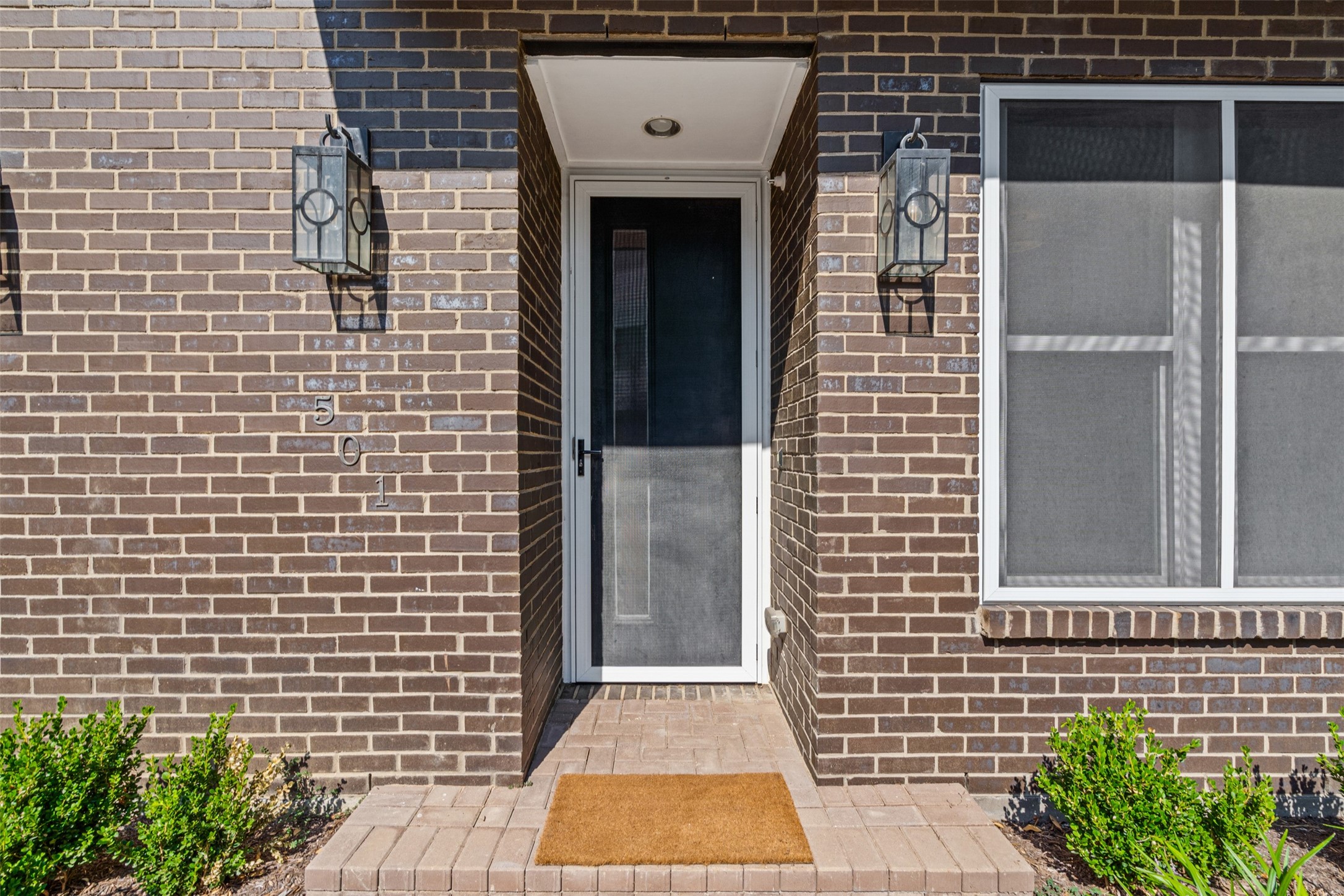 381 E Greenbriar Lane 501