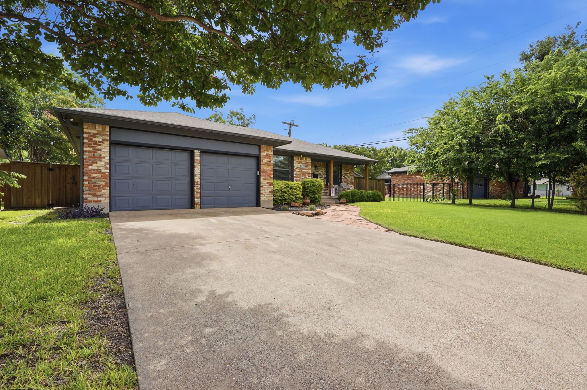 5808 Sunnywood Drive