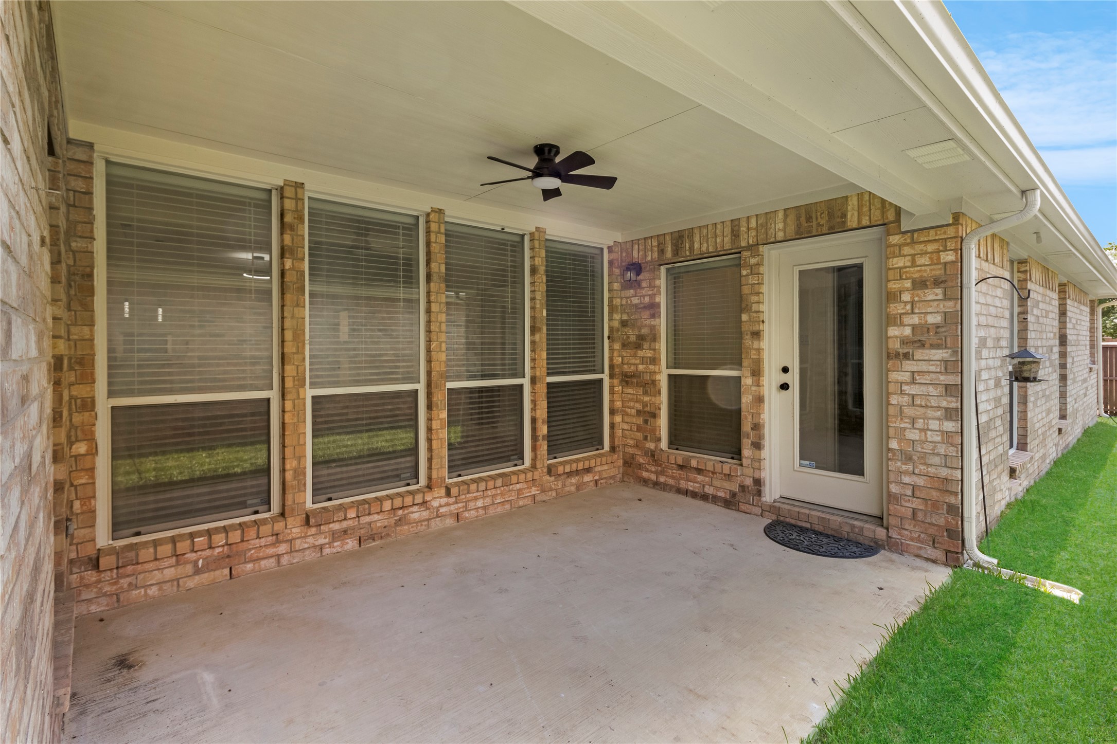 4037 Navarro Way