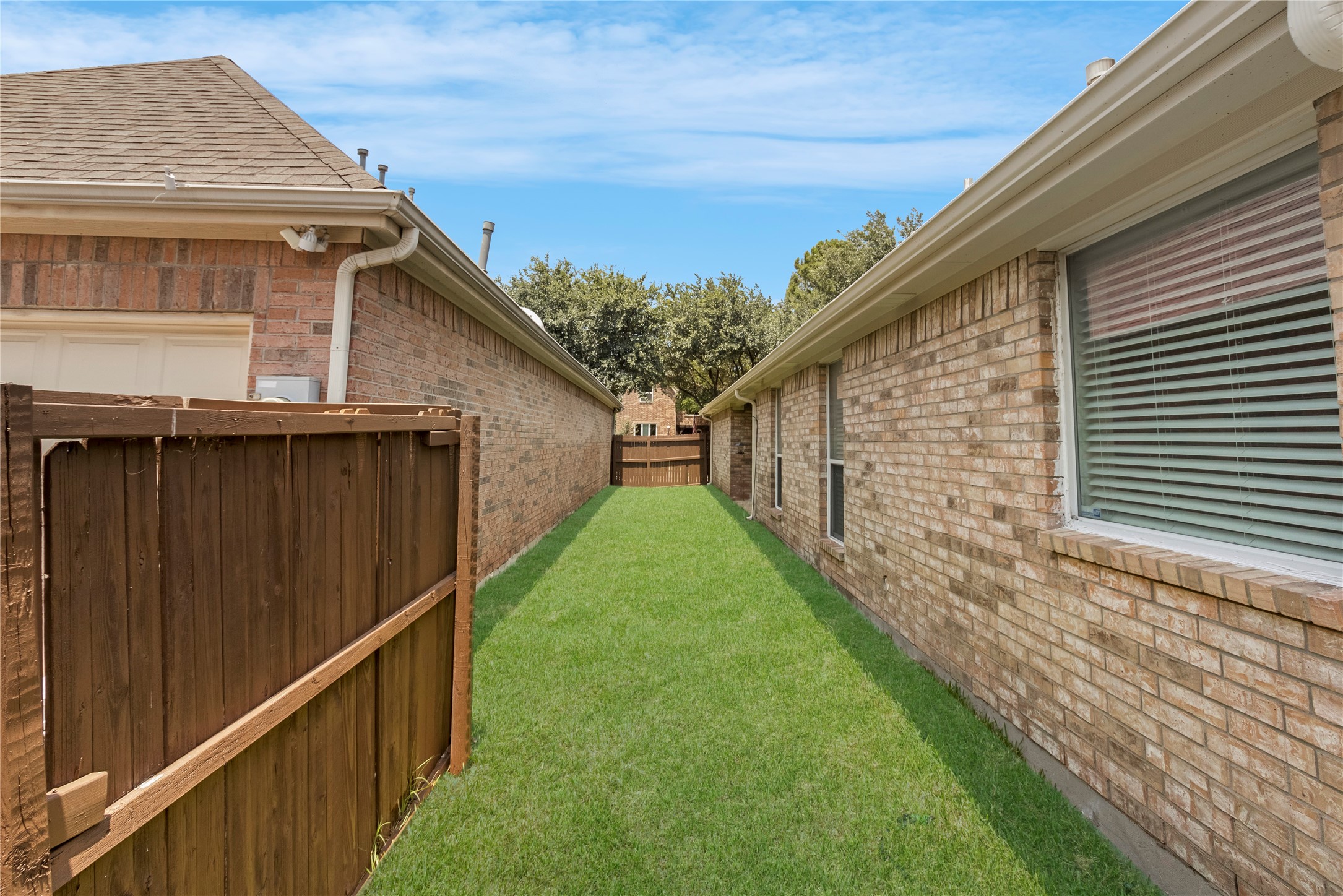 4037 Navarro Way