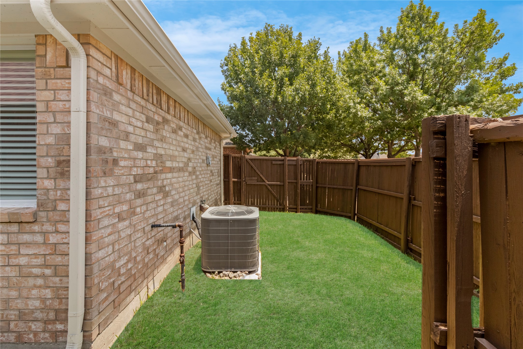 4037 Navarro Way