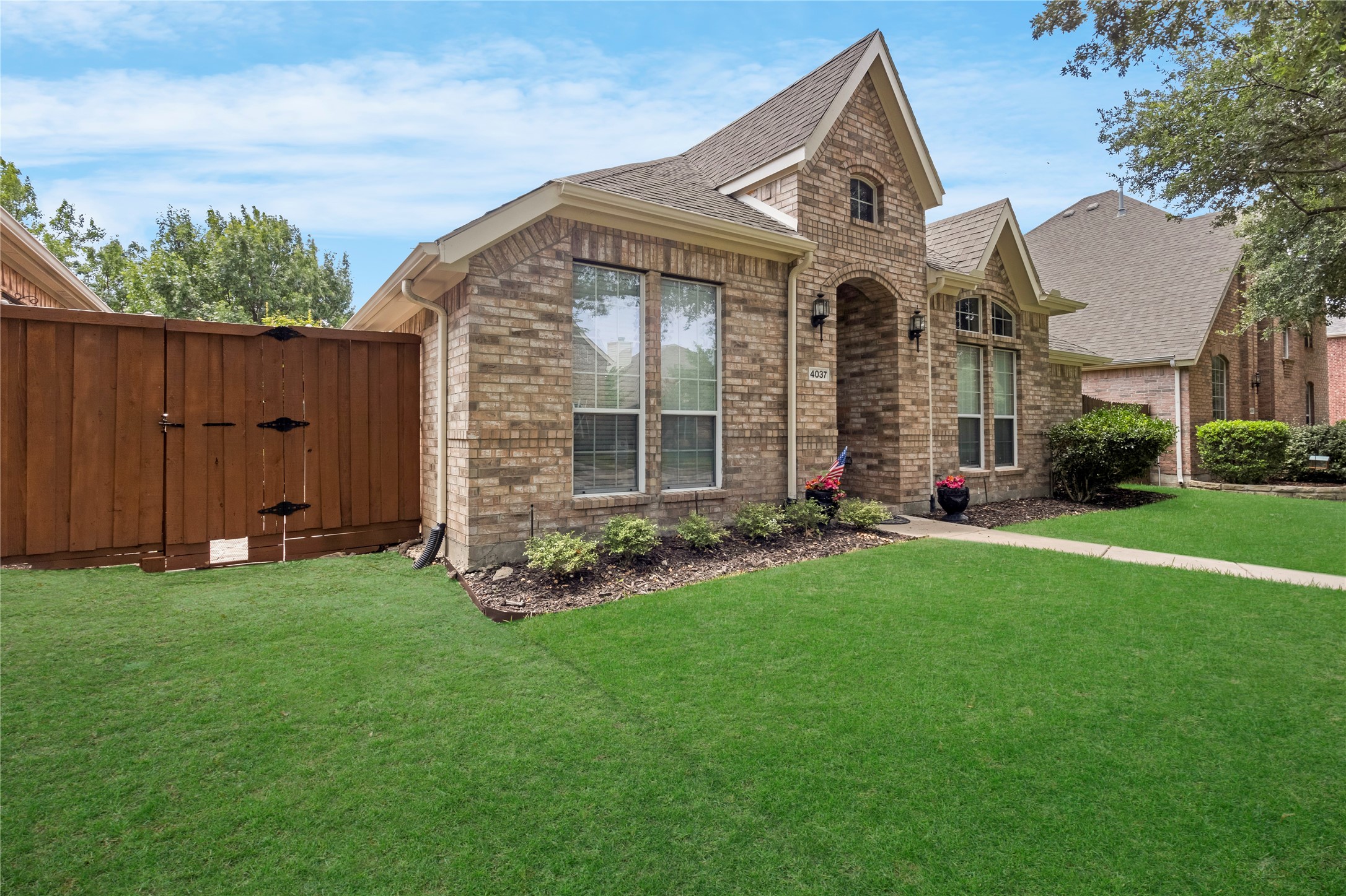 4037 Navarro Way