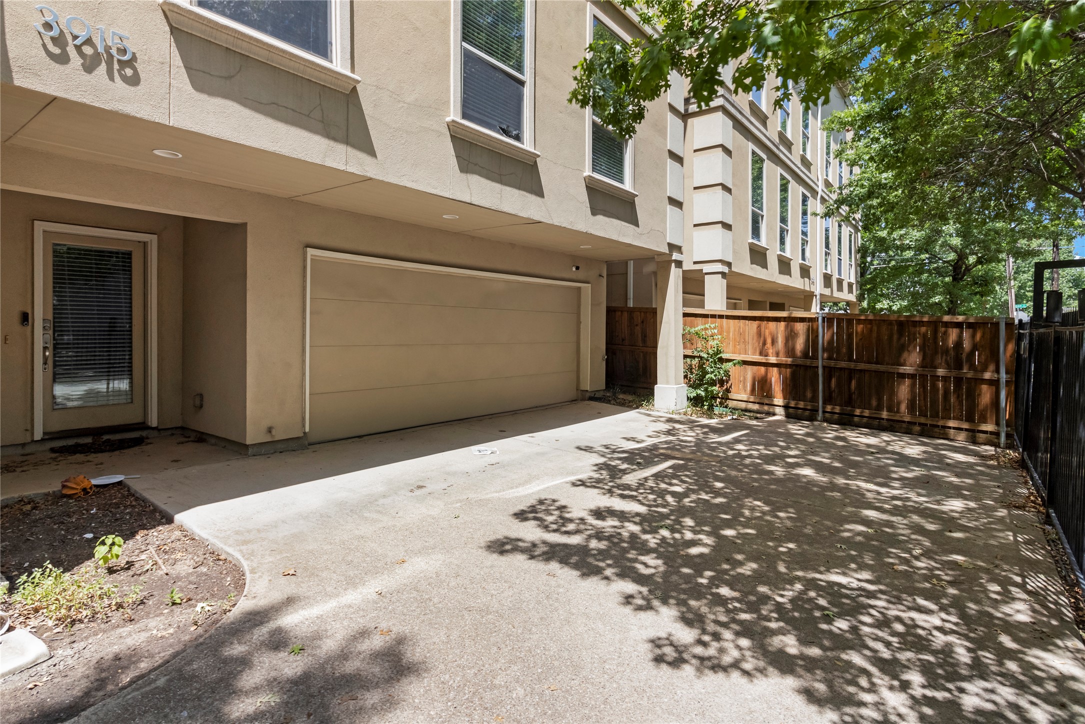 3915 Congress Avenue 200