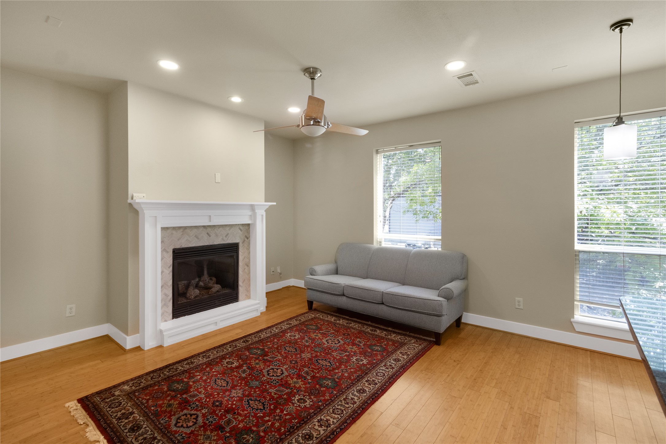 3915 Congress Avenue 200