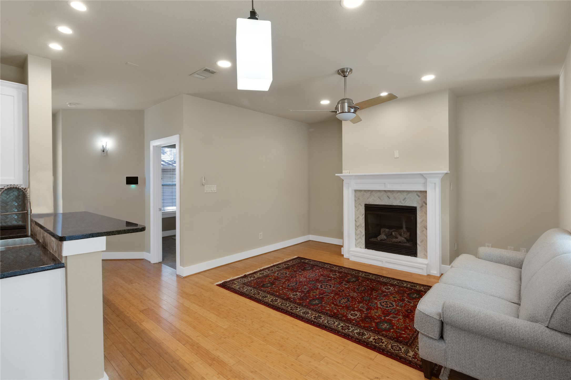 3915 Congress Avenue 200