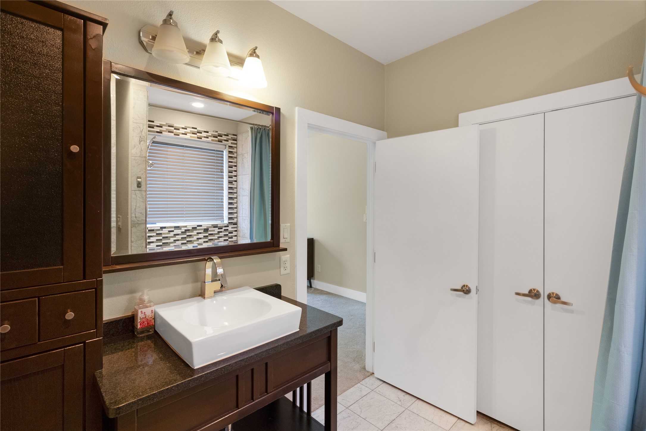 3915 Congress Avenue 200