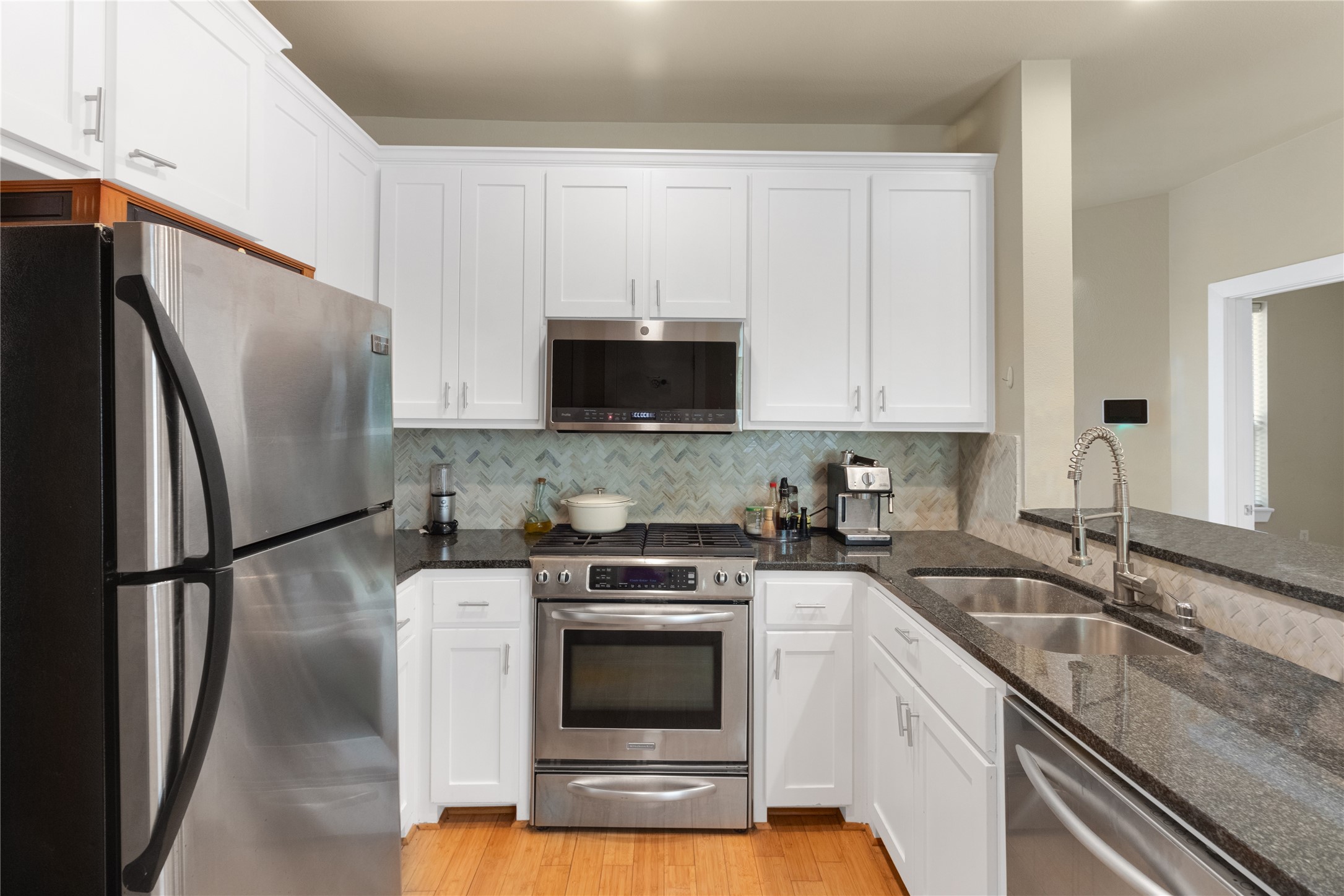 3915 Congress Avenue 200