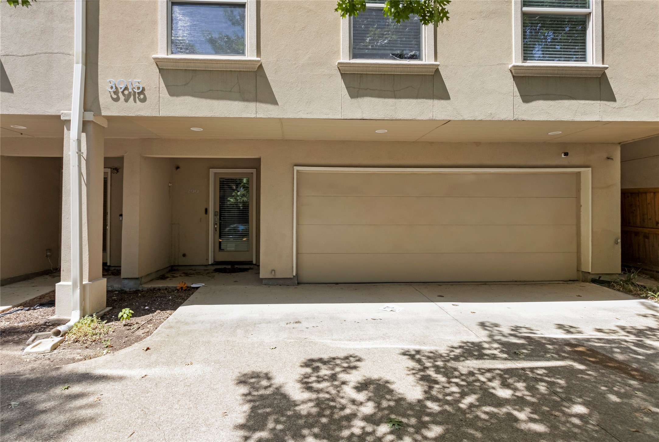 3915 Congress Avenue 200