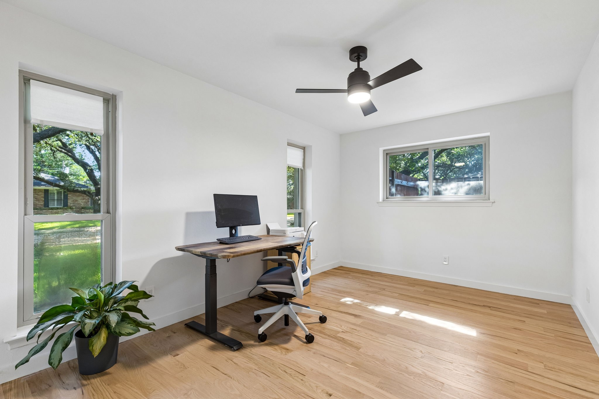 6306 Glennox Lane
