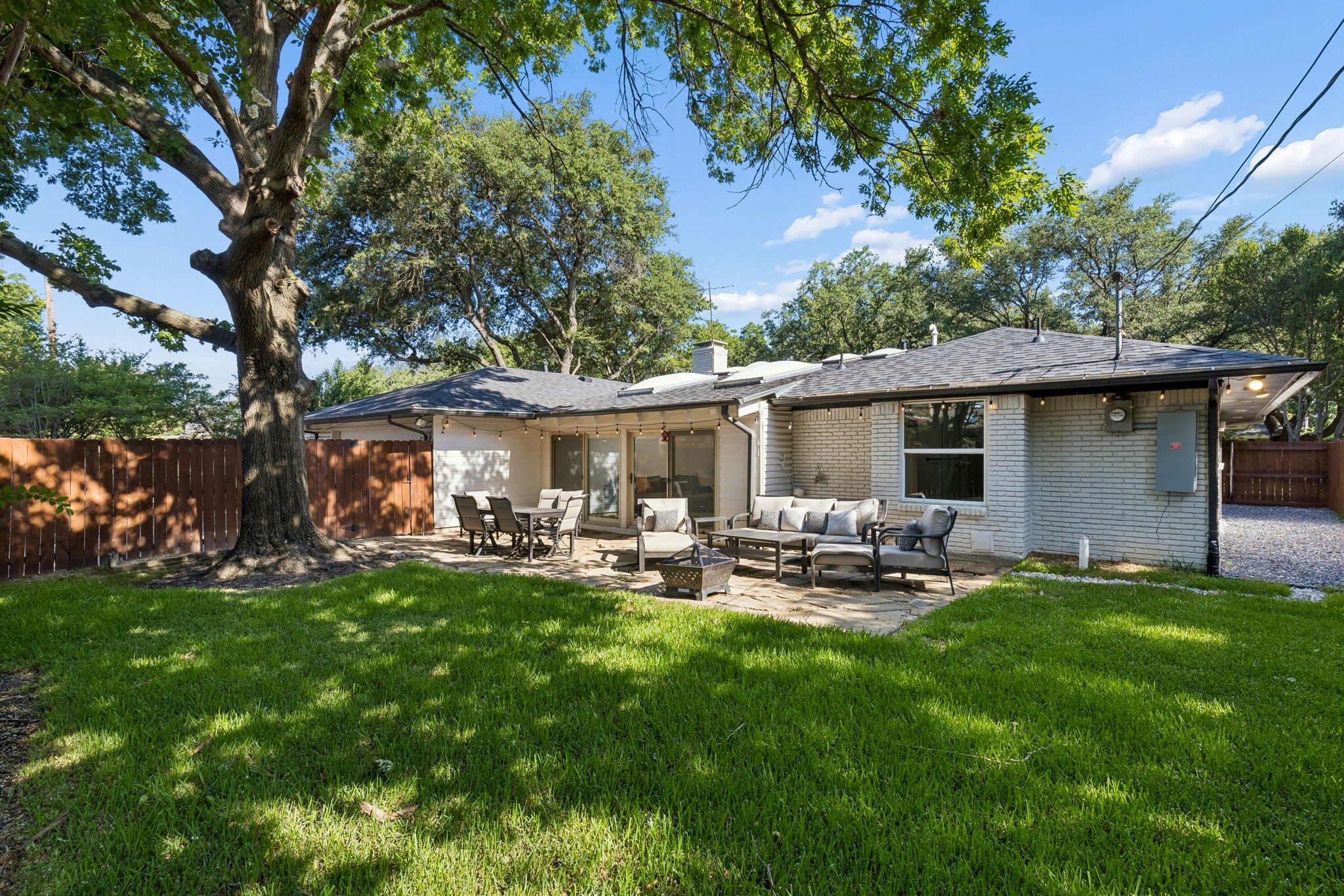 6306 Glennox Lane