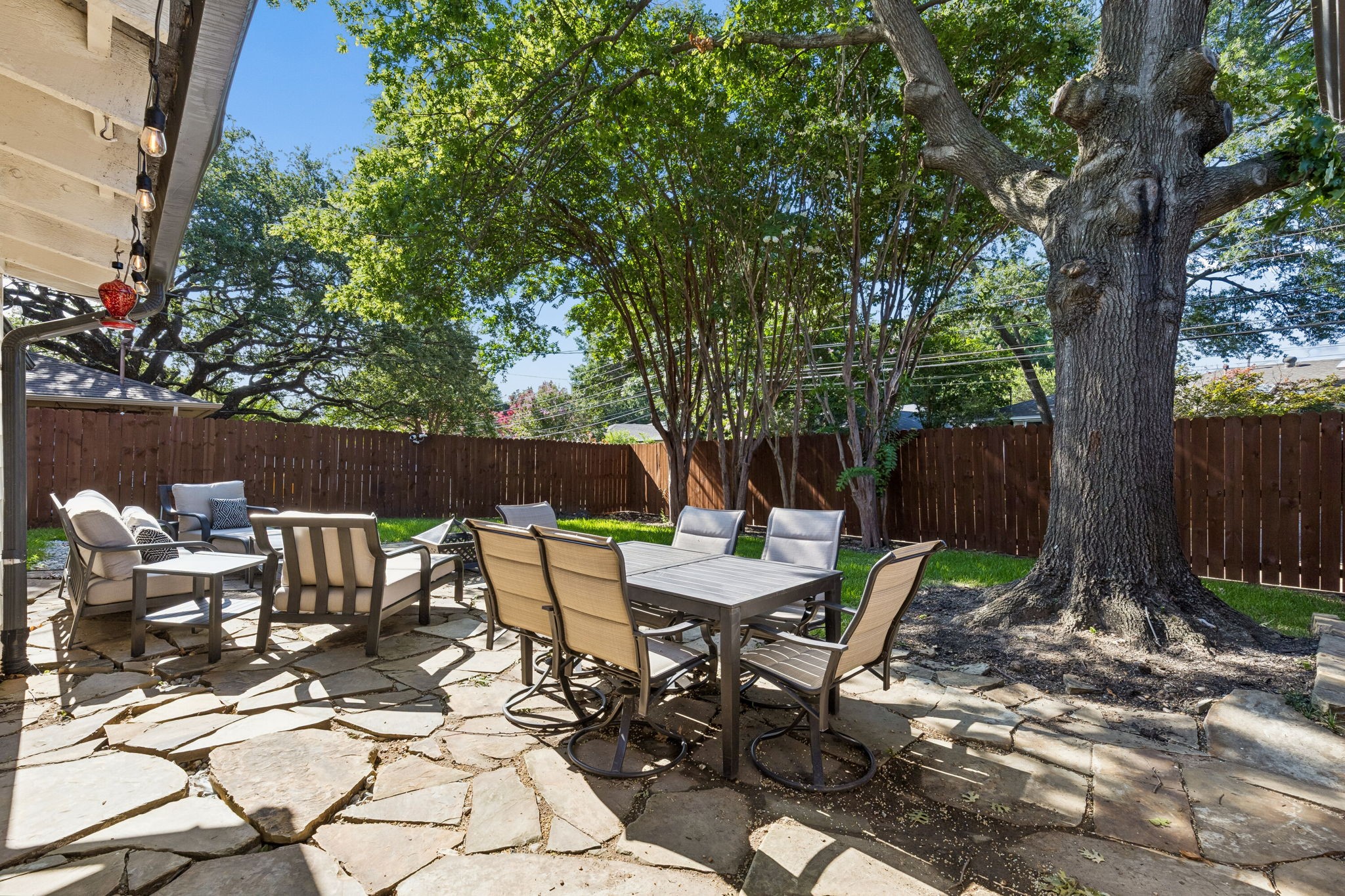 6306 Glennox Lane