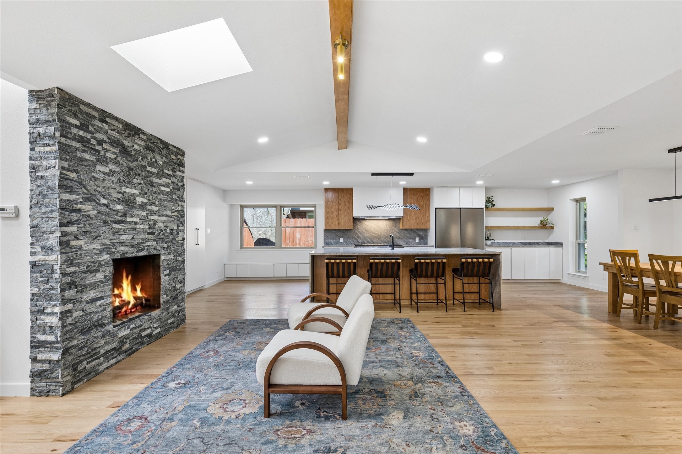6306 Glennox Lane