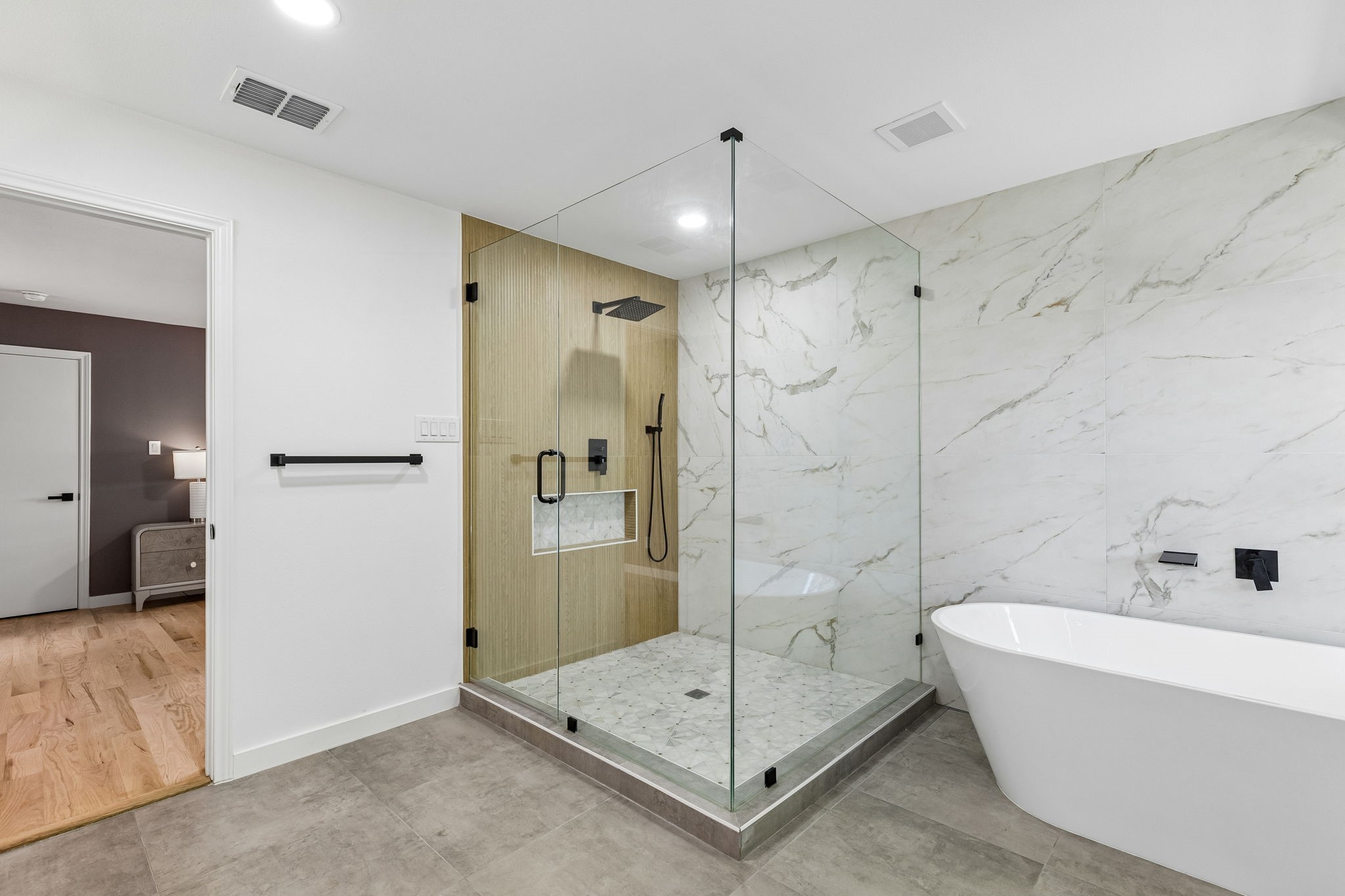 6306 Glennox Lane