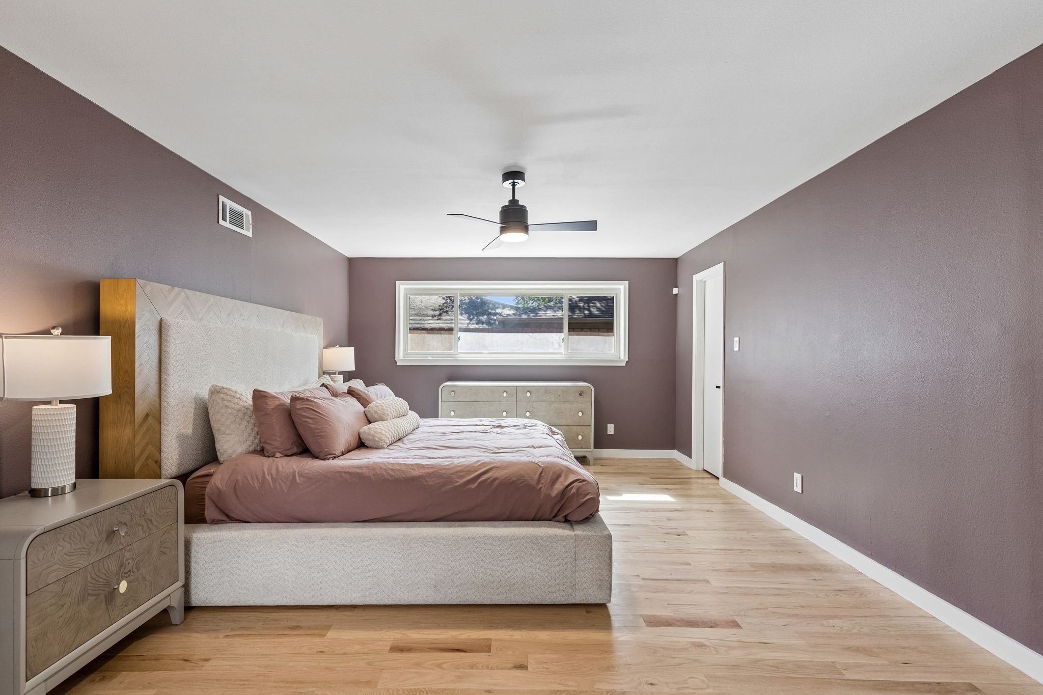 6306 Glennox Lane