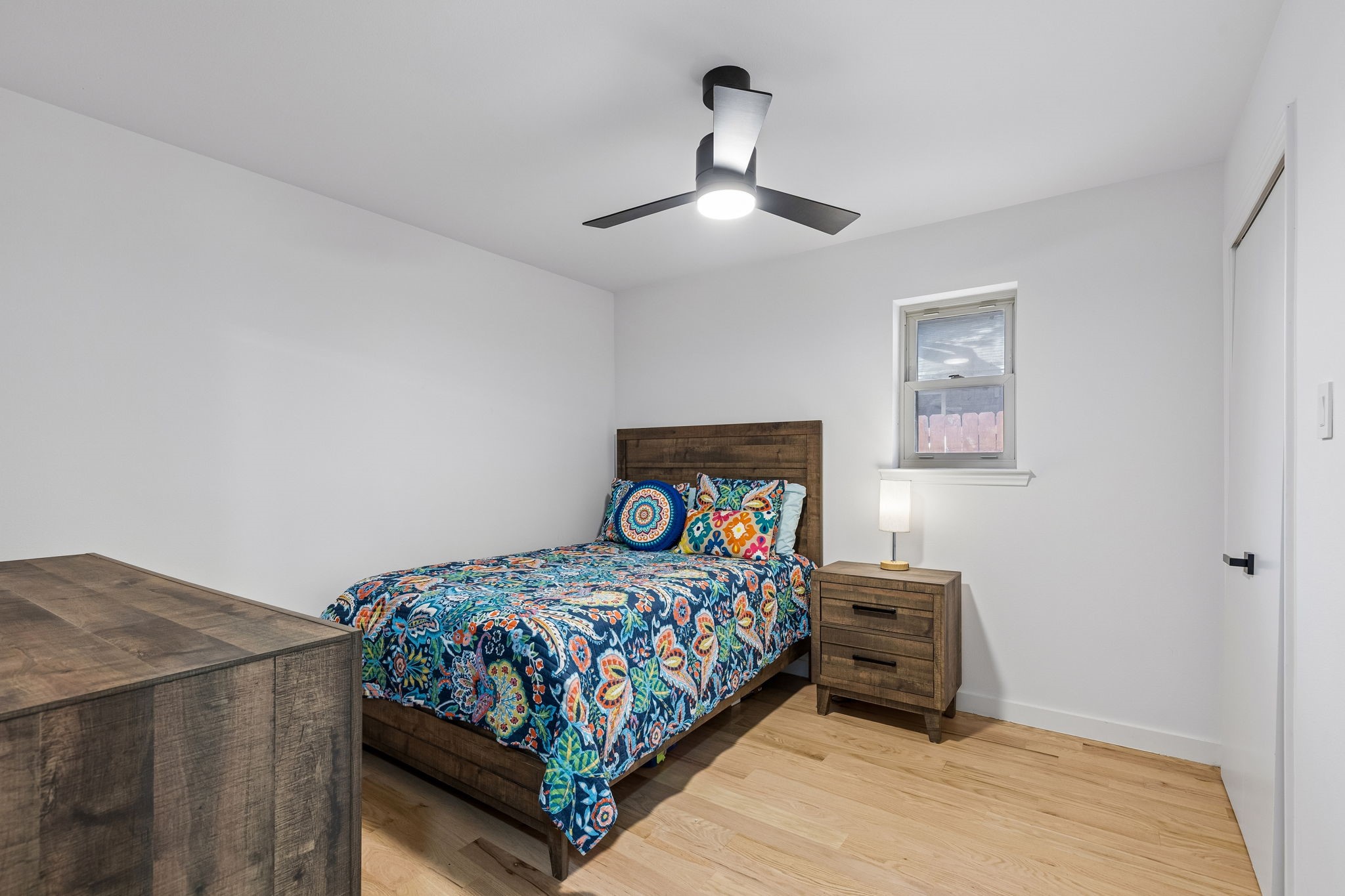 6306 Glennox Lane