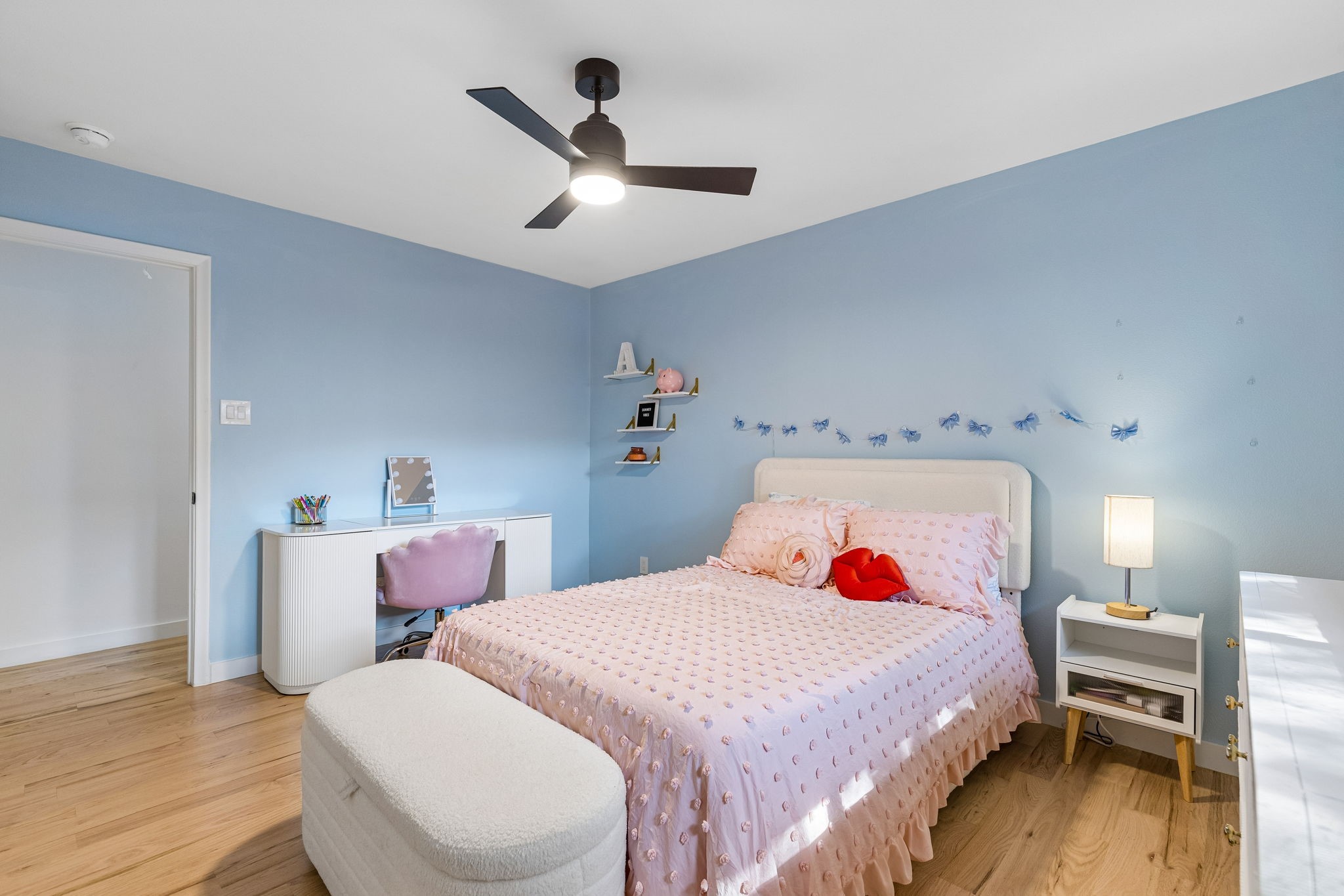 6306 Glennox Lane