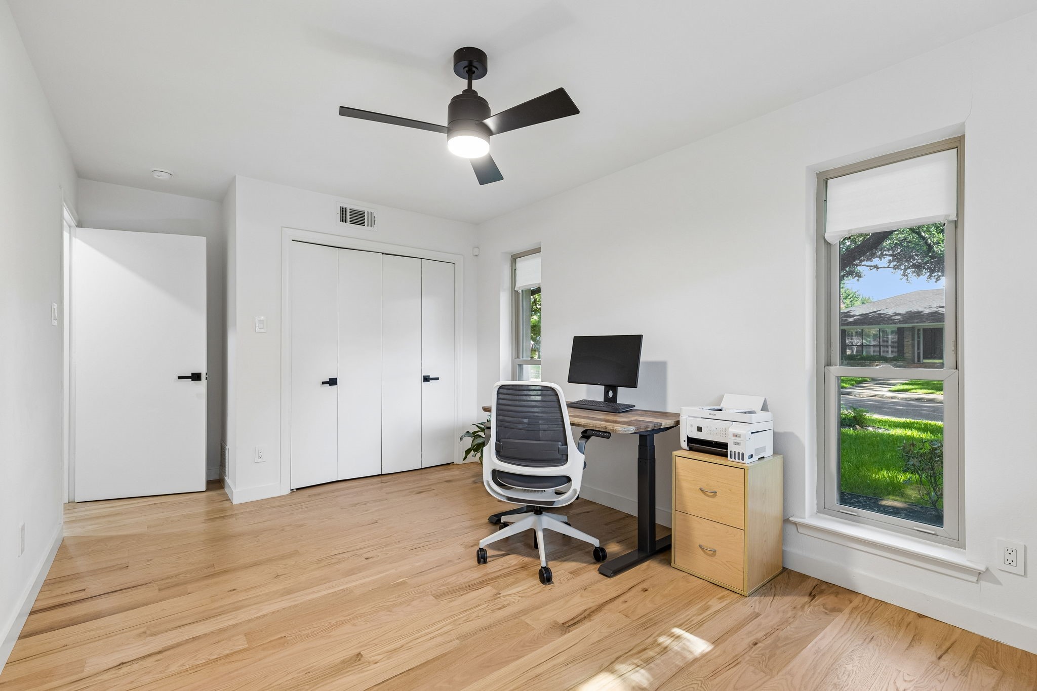 6306 Glennox Lane