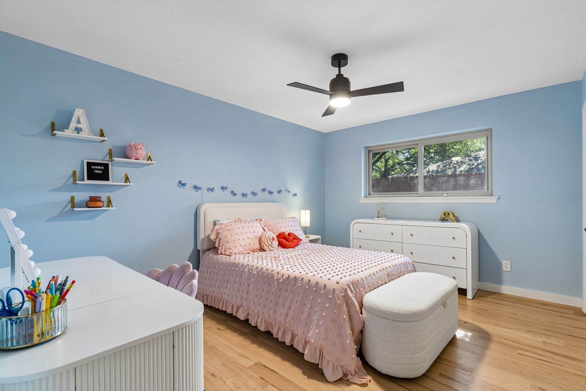 6306 Glennox Lane