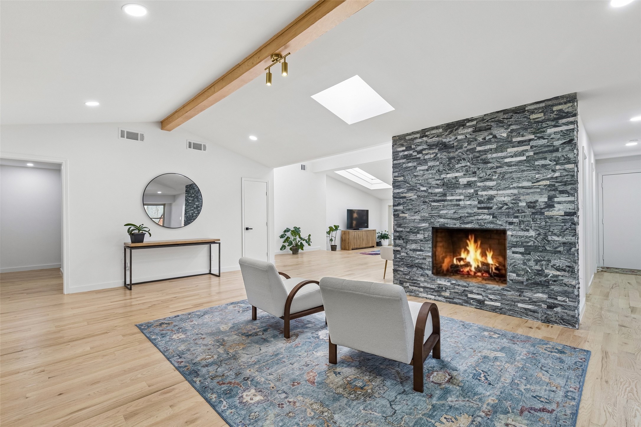 6306 Glennox Lane